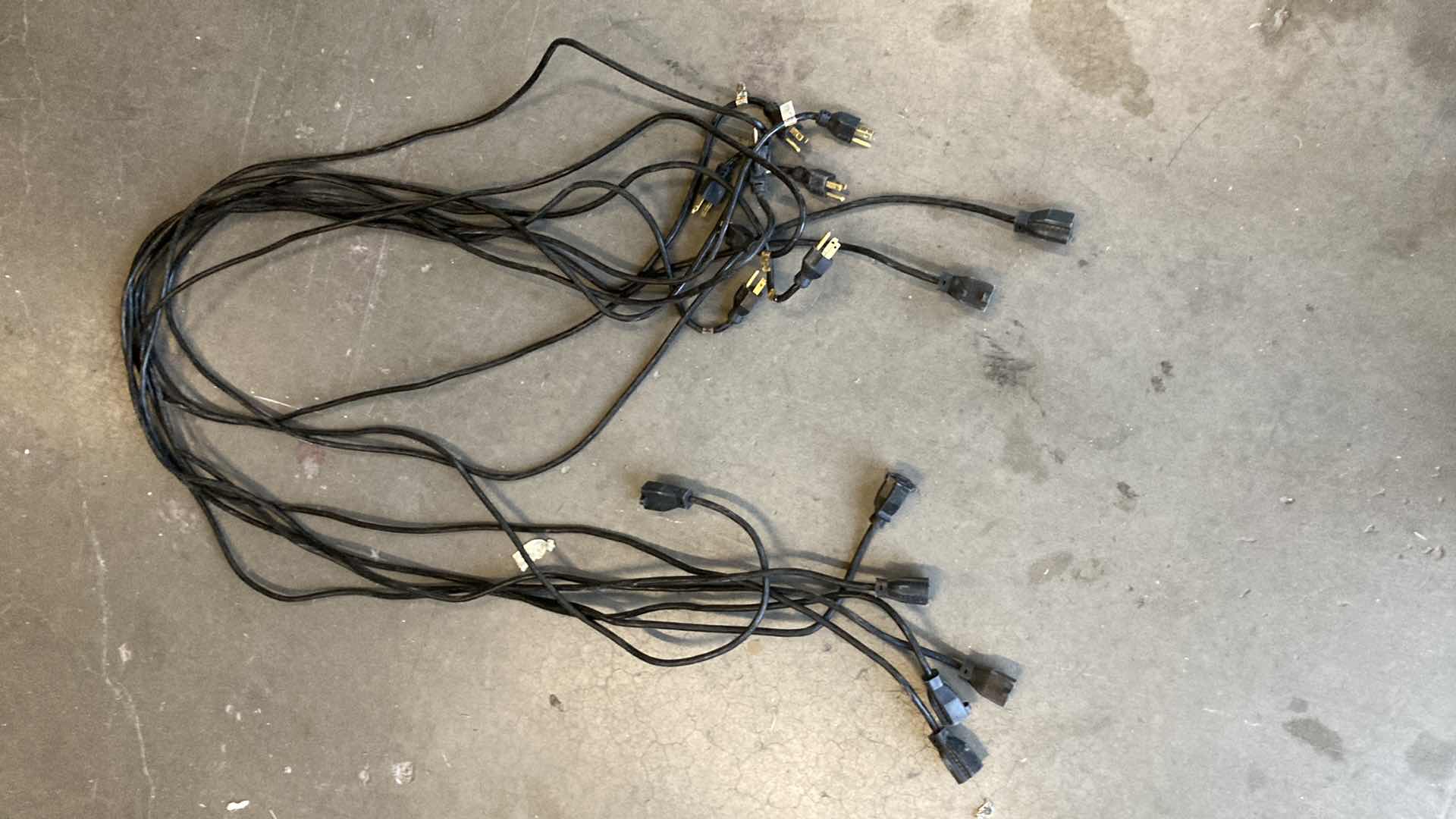 Photo 1 of BLACK 10FT EXTENSION CORDS (8)