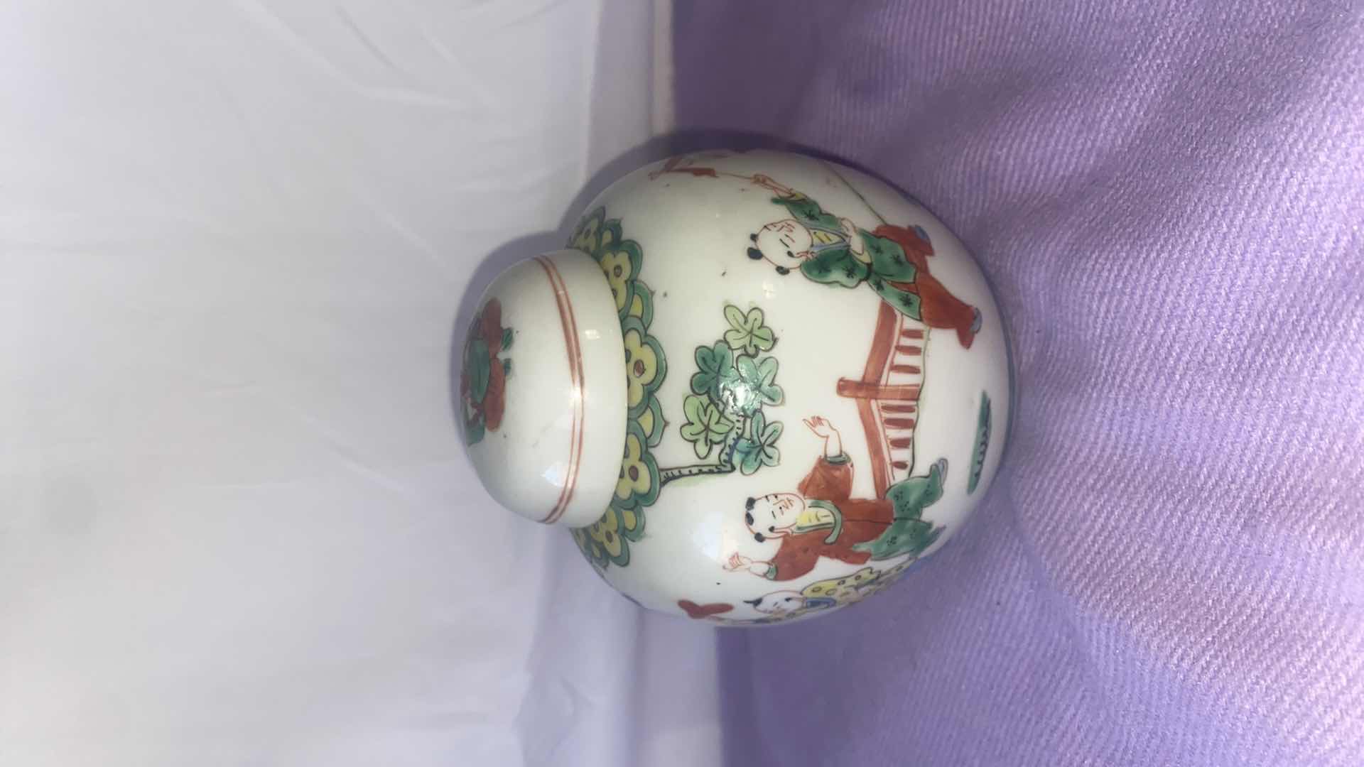 Photo 1 of DECORATIVE CHINESE VASE