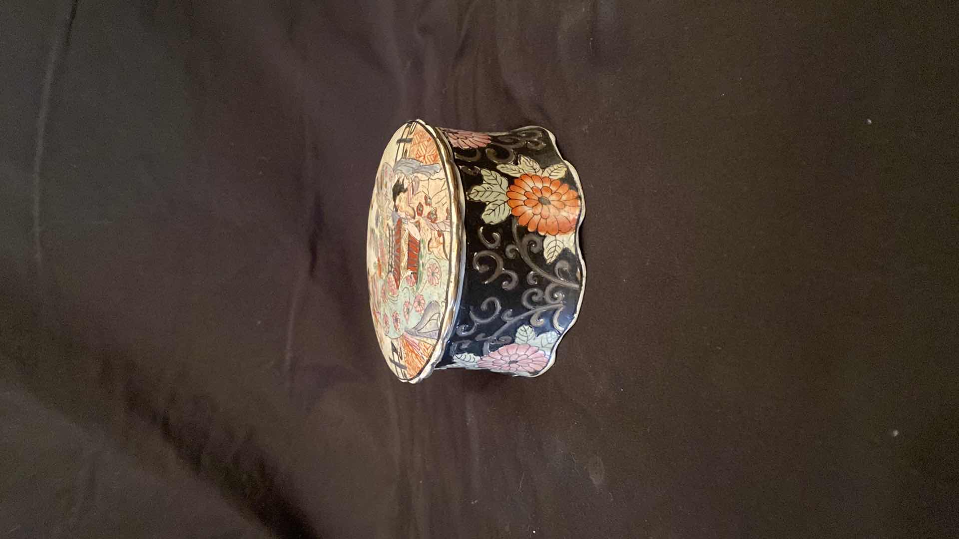 Photo 1 of MACAU DISH ROUND LIDDED TRINKET