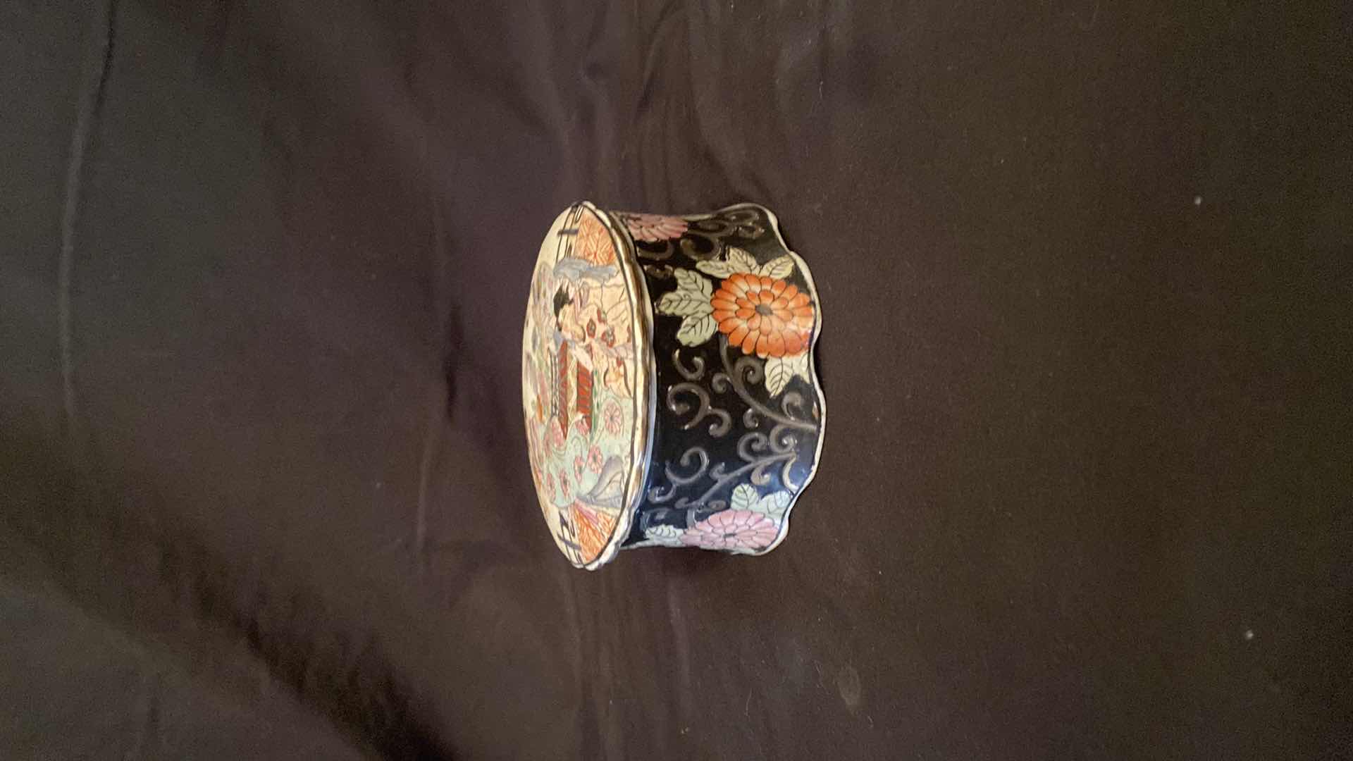 Photo 1 of MACAU DISH ROUND LIDDED TRINKET