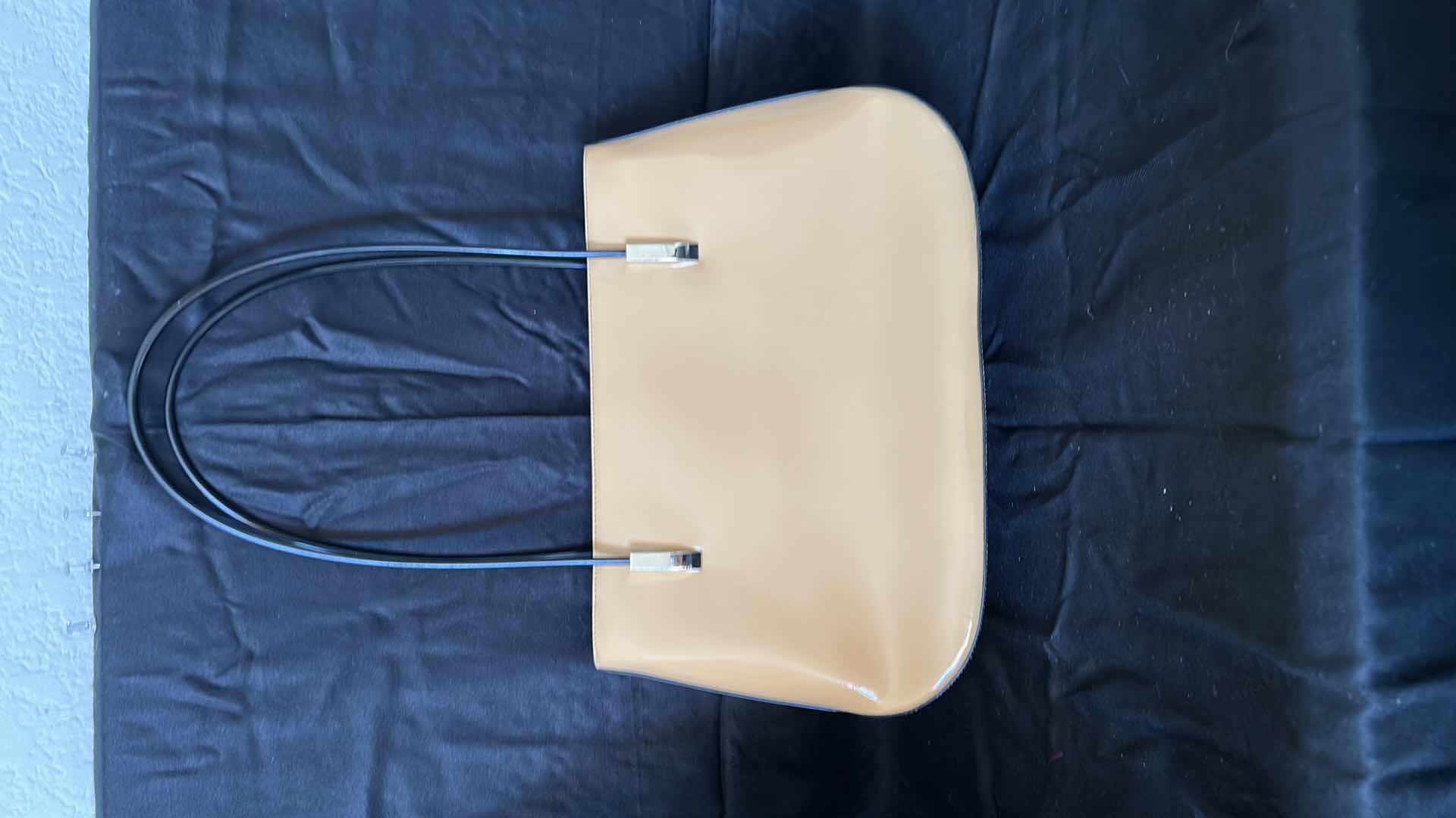 Photo 1 of VINYL HANDBAG - NO BRAND