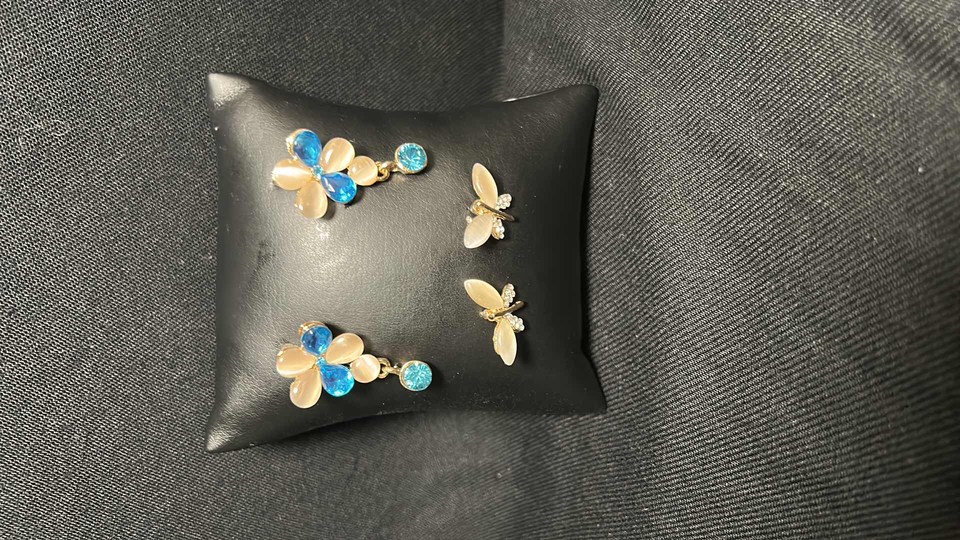 Photo 1 of GOLD TONE NECKLACE AND TWO EARRINGS