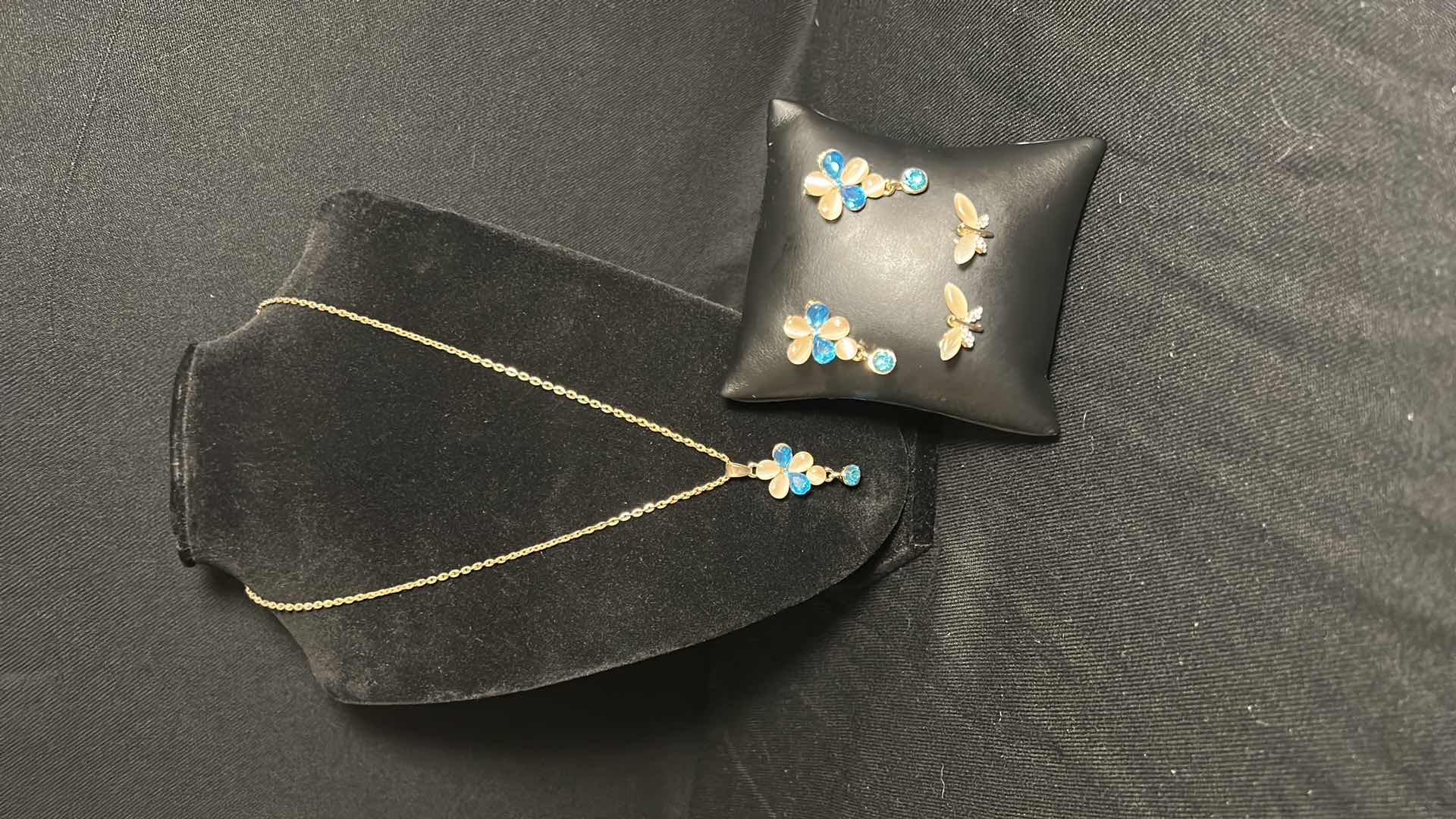 Photo 1 of GOLD TONE NECKLACE AND TWO EARRINGS