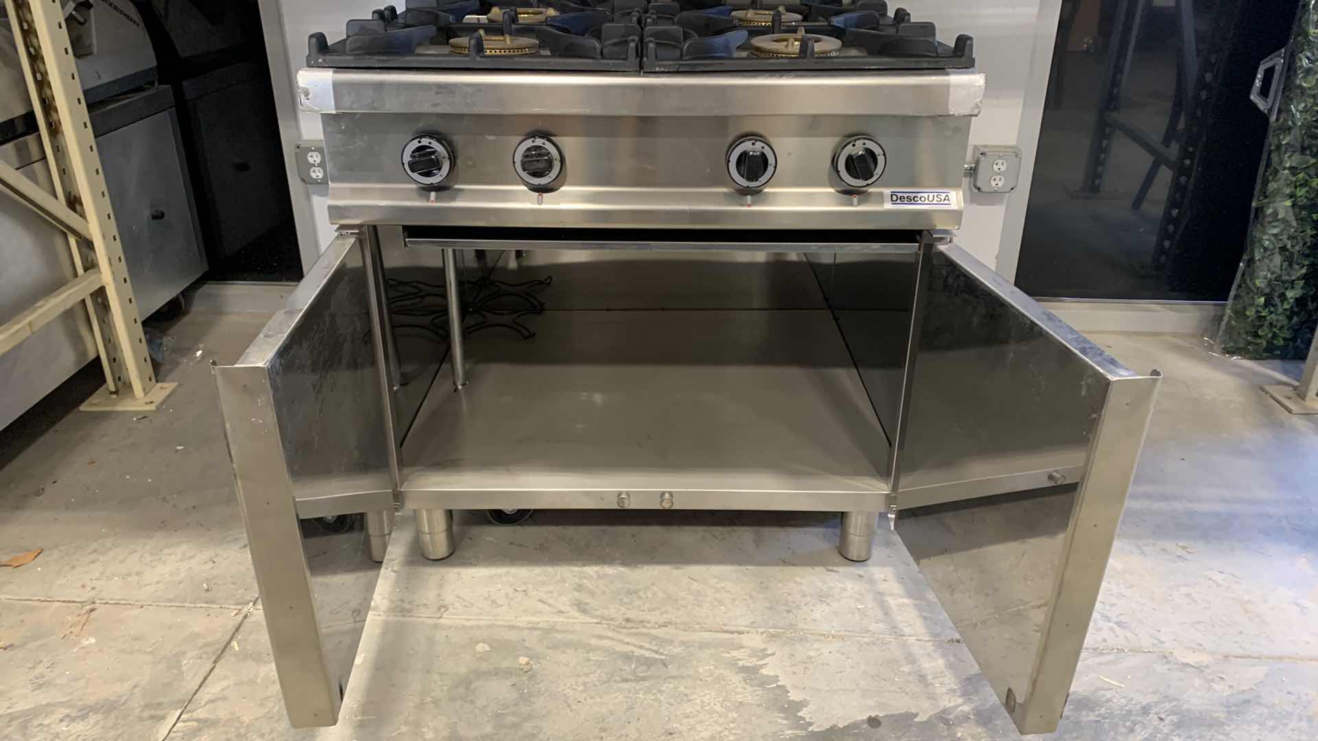 Photo 1 of DESCRIPTION USA GAS RANGE 35.5” x 35.5” x H 40”