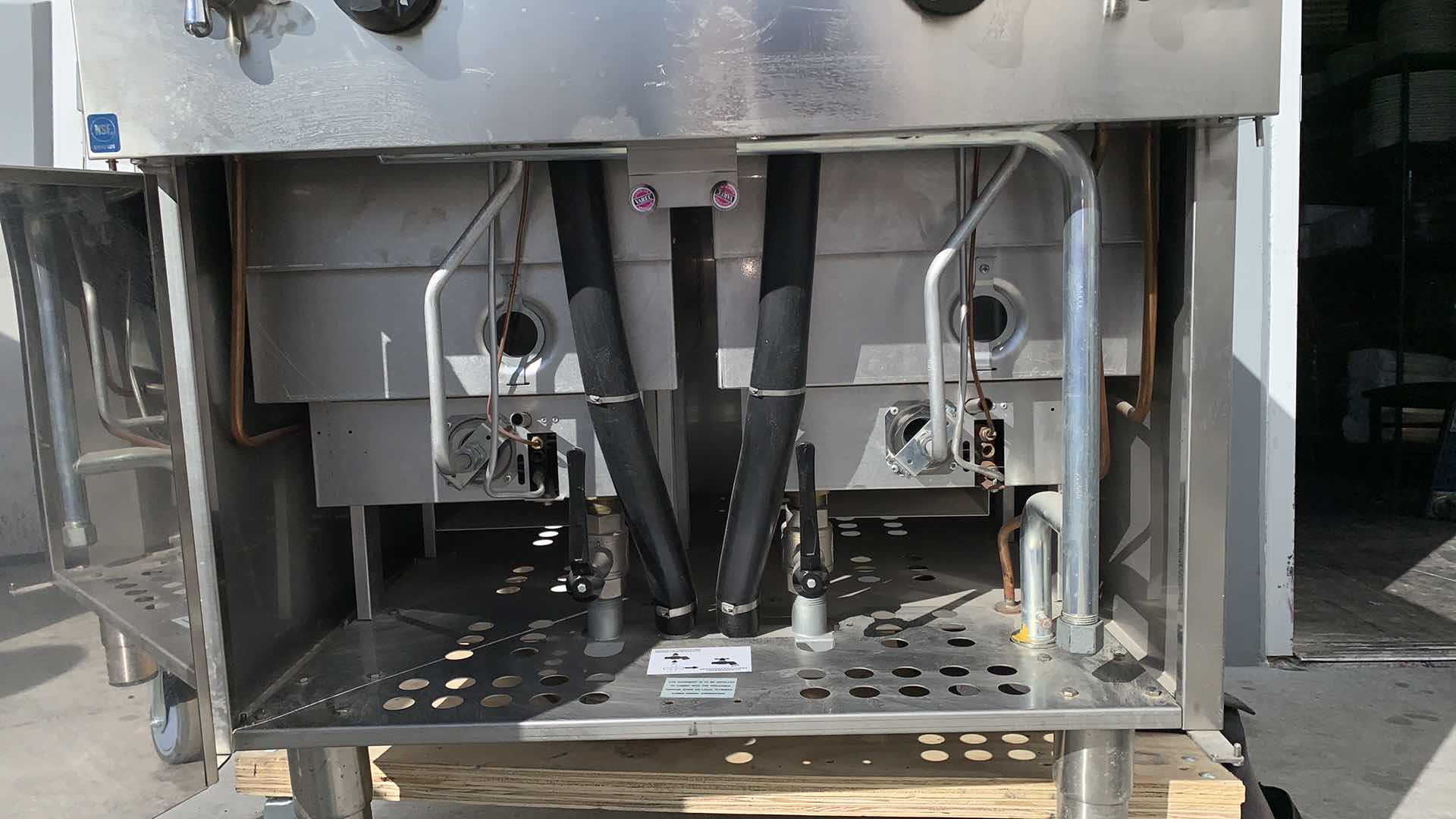 Photo 1 of DUAL BASIN PROPANE PASTA COOKER ( MISSING DOOR)