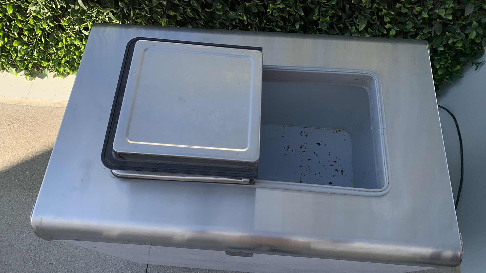 Photo 1 of GLOBAL REFRIGERATION 32” x 21” x H 34”