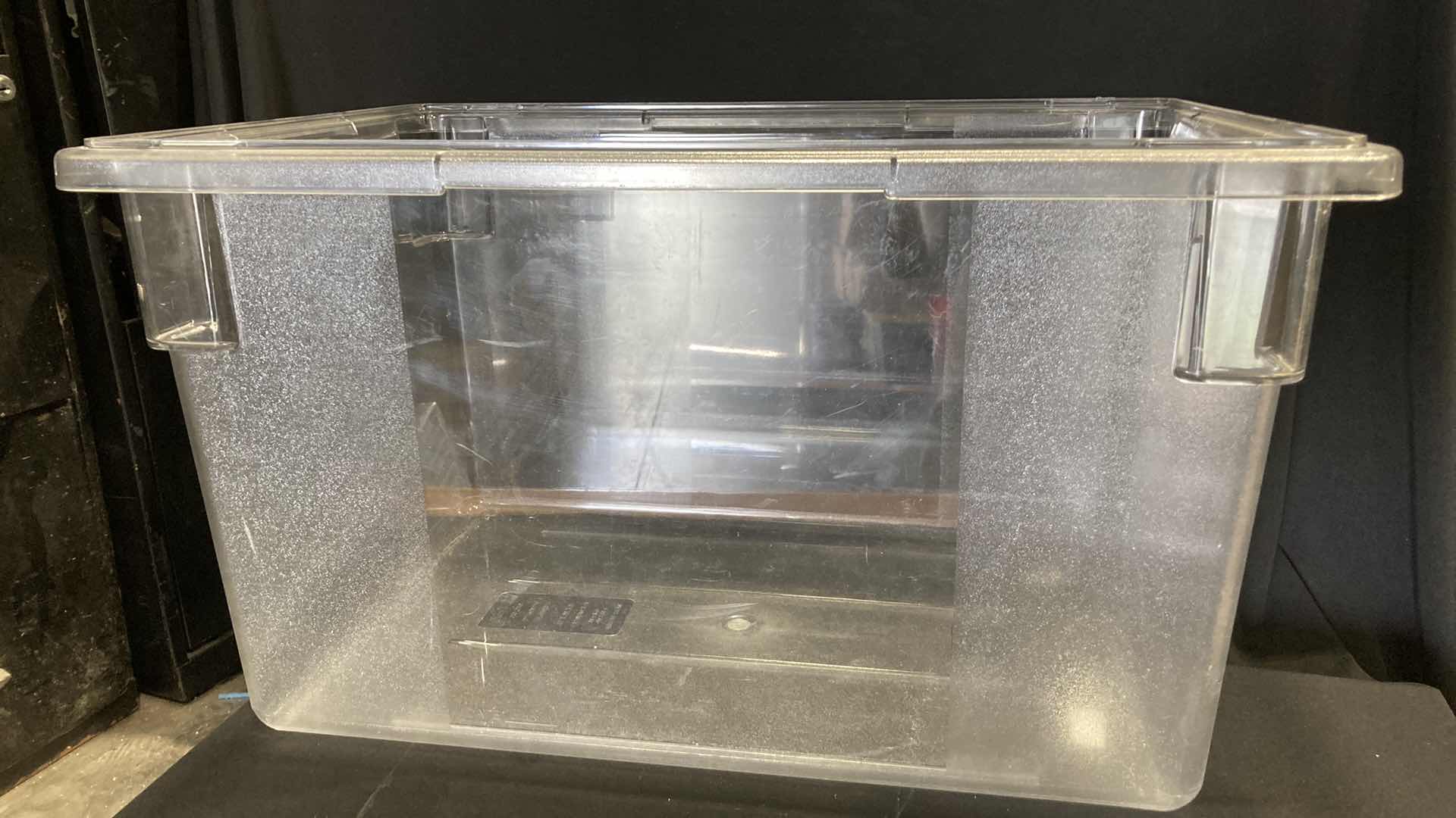 Photo 1 of CARLISLE CLEAR FOOD STORAGE BIN 21.5GAL W LID