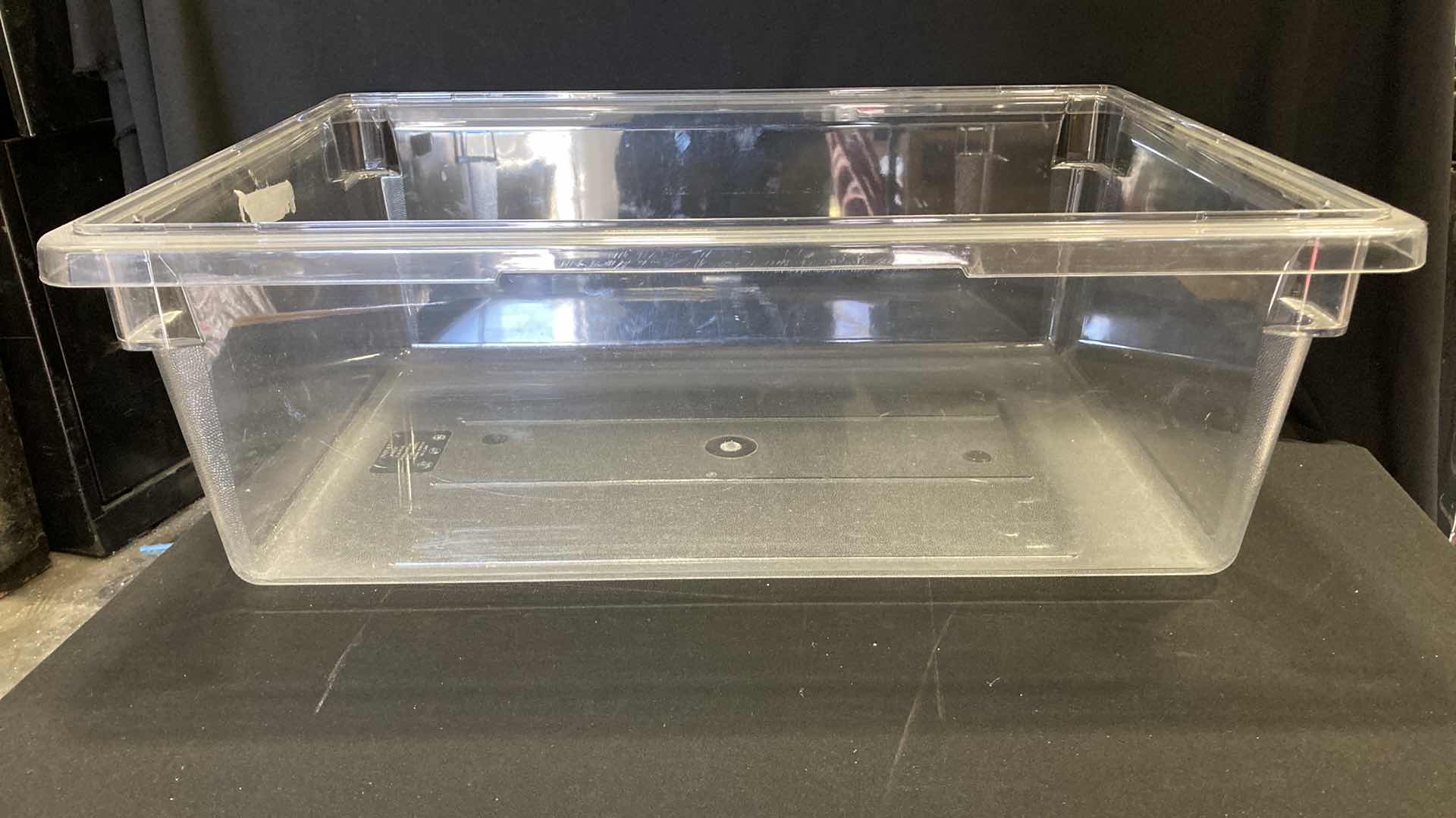 Photo 1 of CAMBRO CLEAR FOOD STORAGE BIN 13GAL W LID