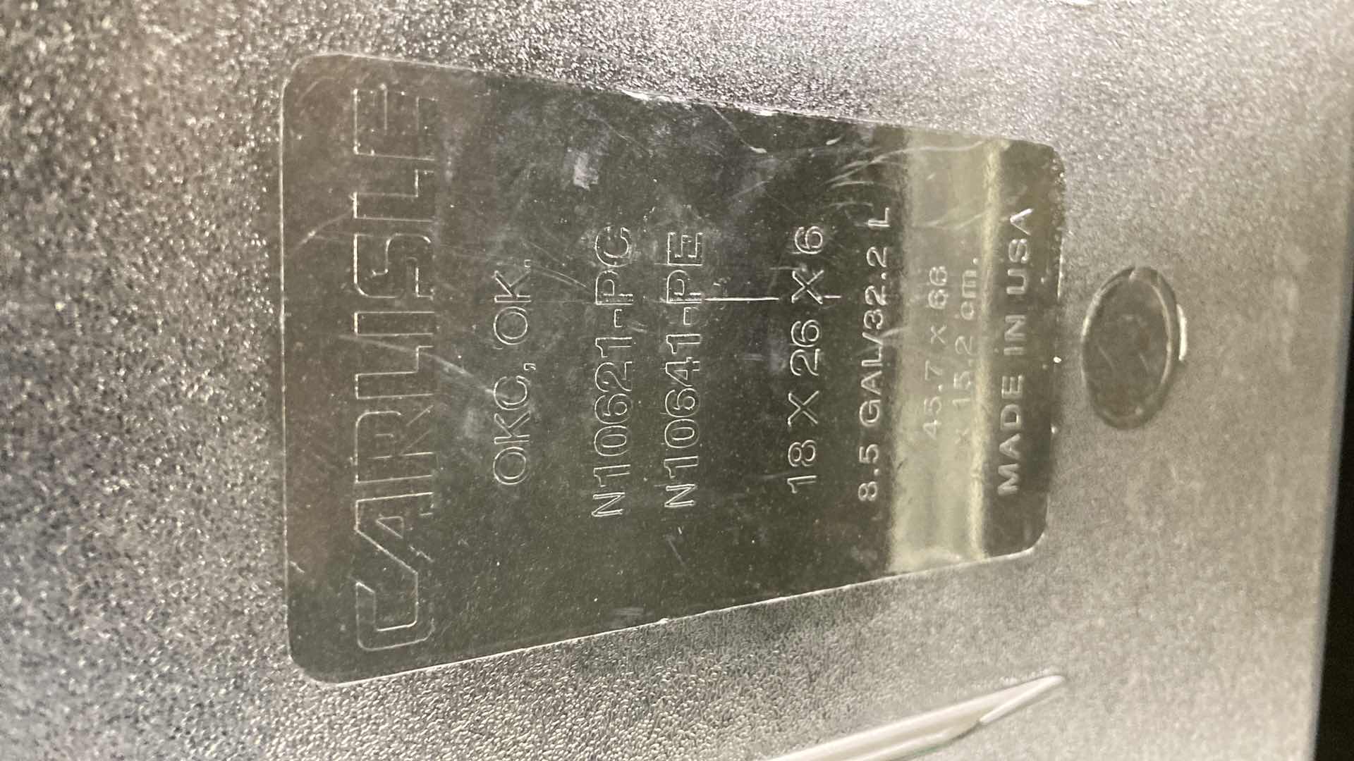 Photo 1 of CARLISLE CLEAR FOOD STORAGE BIN 8.5GAL W LID