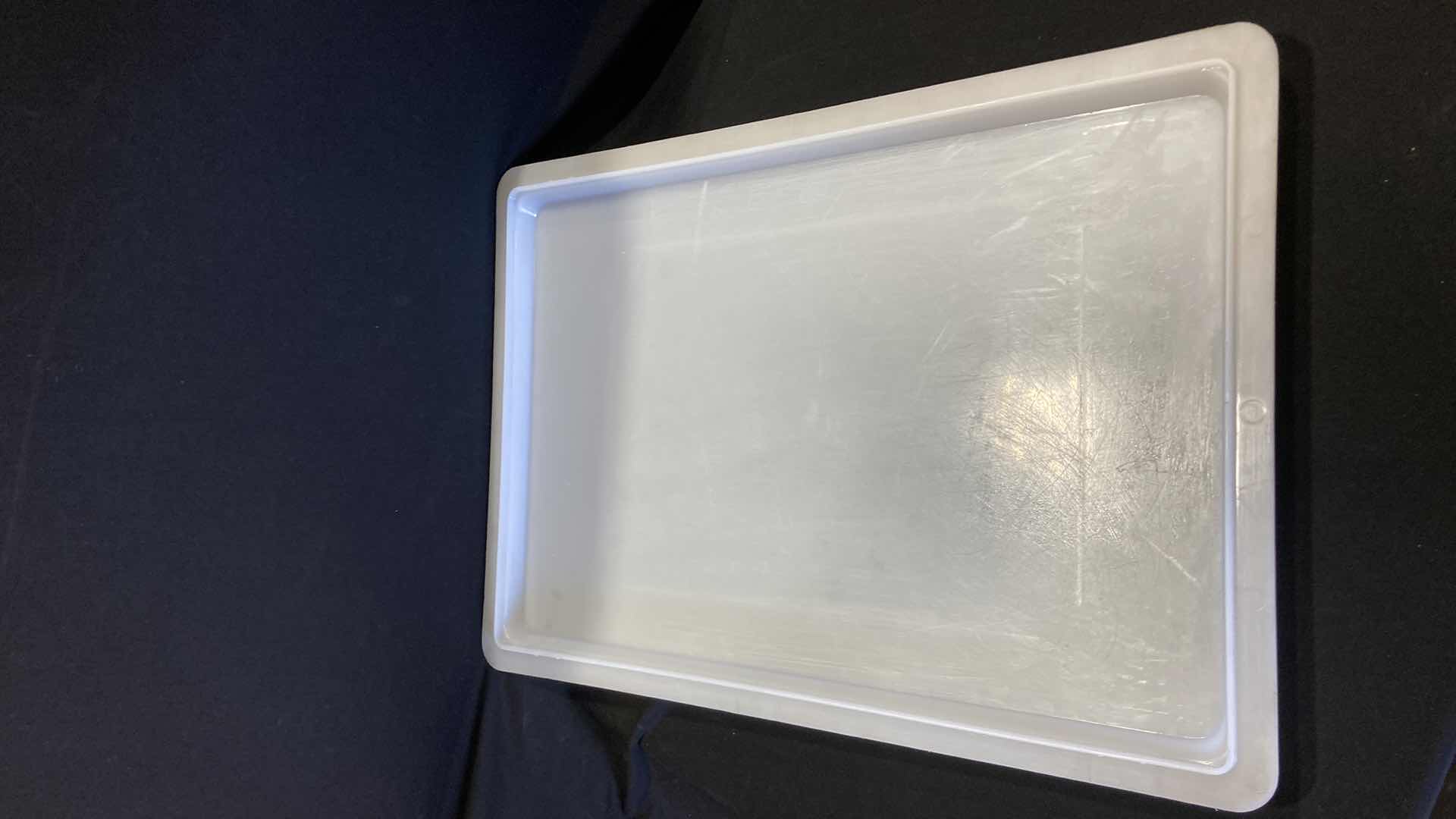 Photo 1 of CAMBRO WHITE FOOD STORAGE BIN 13GAL W LID