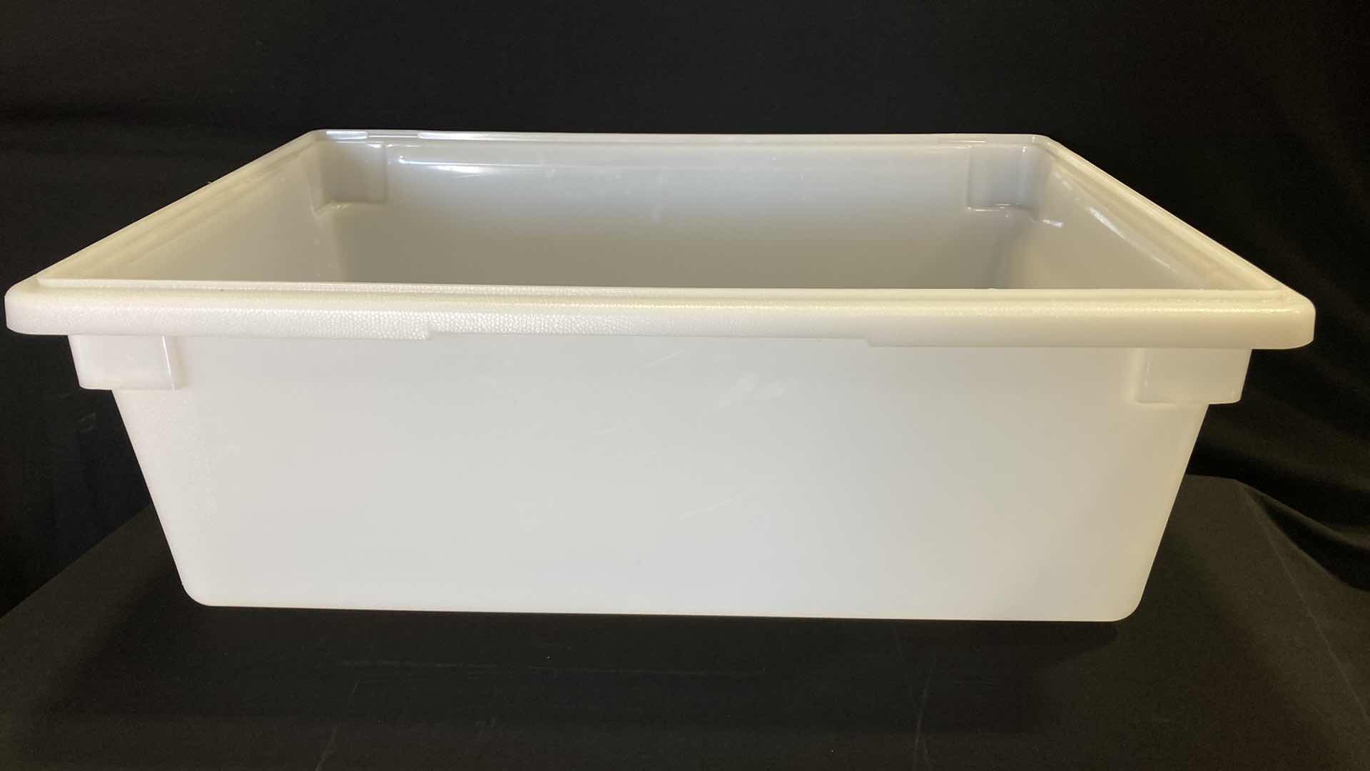 Photo 1 of CAMBRO WHITE FOOD STORAGE BIN 13GAL W LID