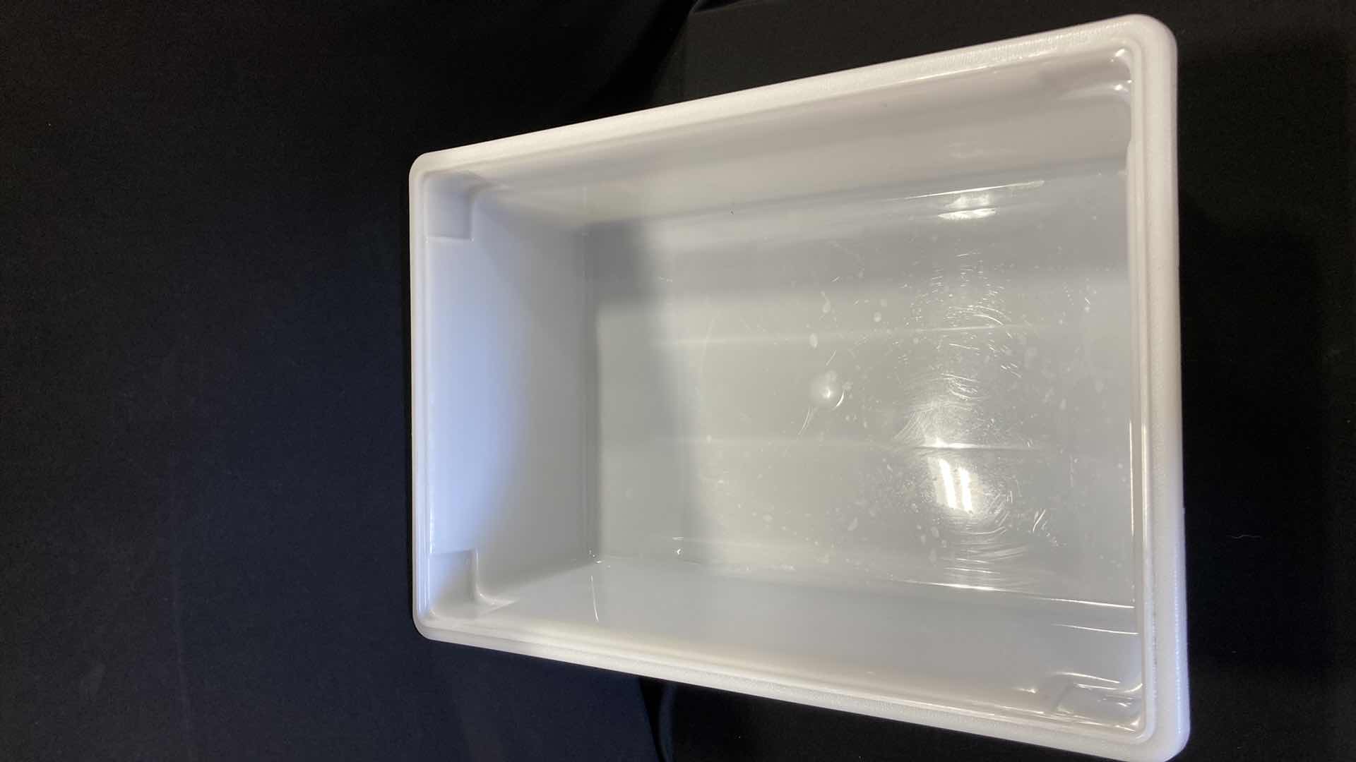 Photo 1 of CAMBRO WHITE FOOD STORAGE BIN 13GAL W LID