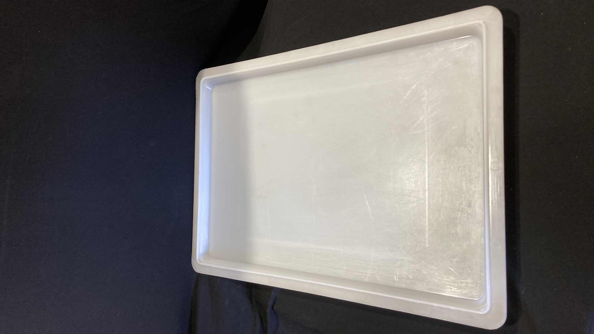 Photo 1 of CAMBRO WHITE FOOD STORAGE BIN 13GAL W LID