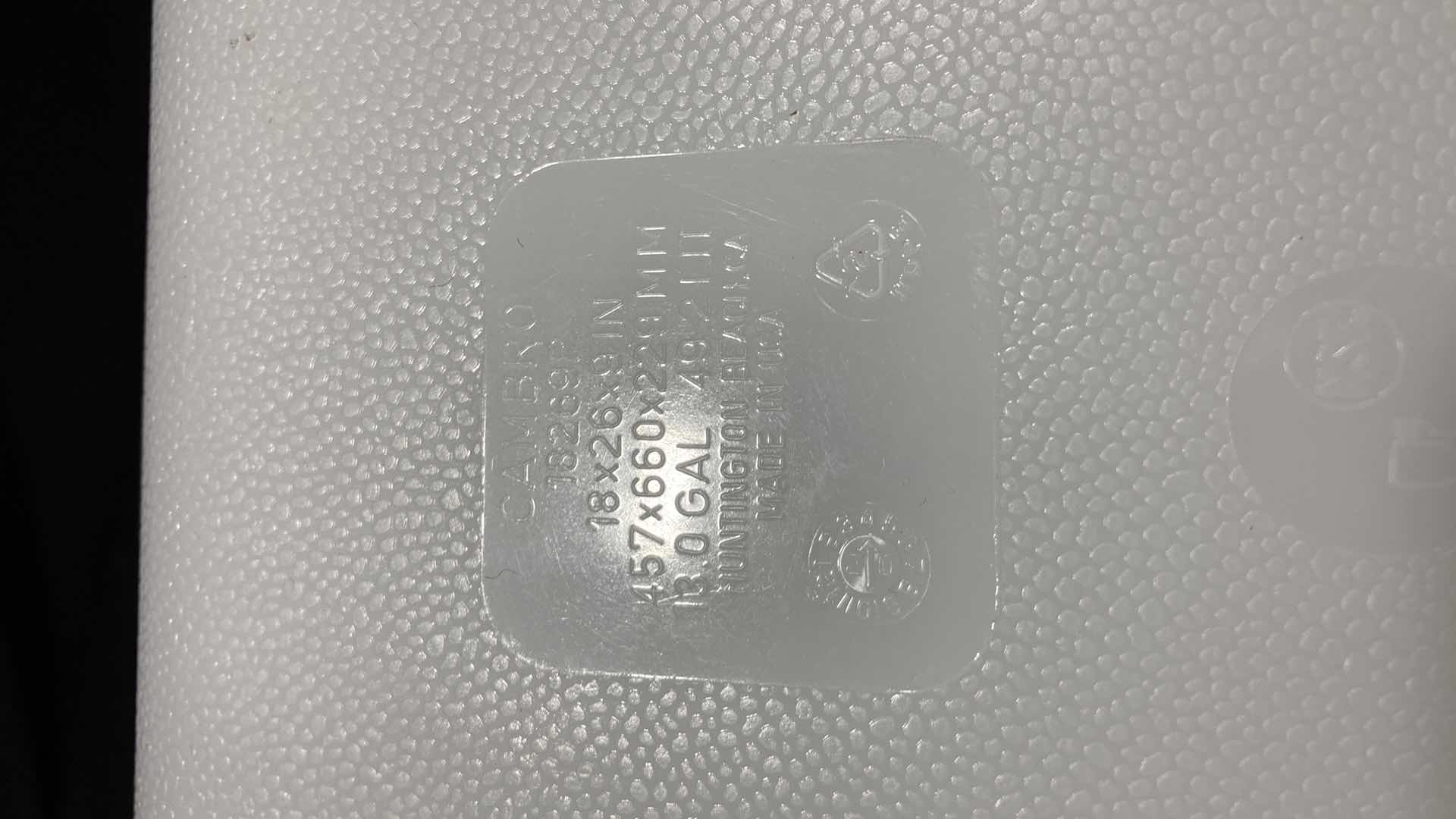 Photo 1 of CAMBRO WHITE FOOD STORAGE BIN 13GAL W LID