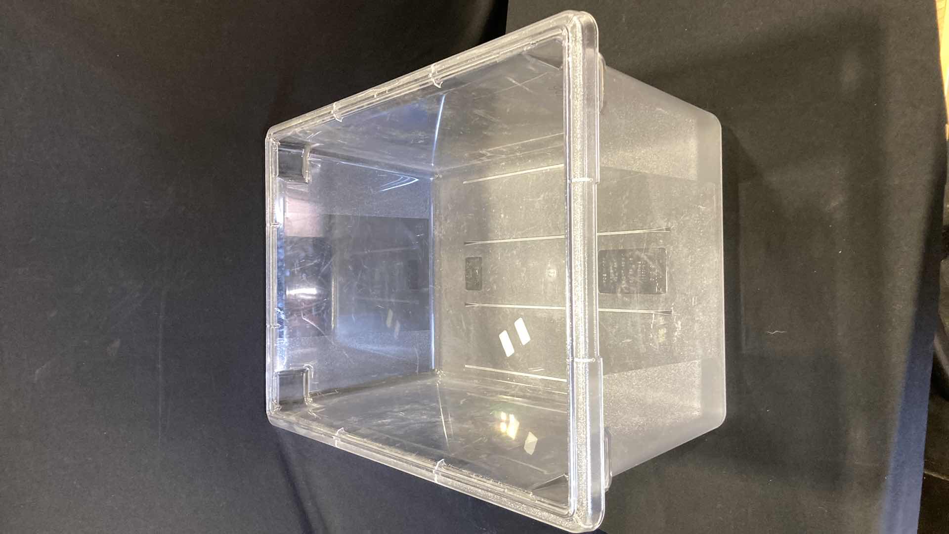 Photo 1 of CARLISLE CLEAR FOOD STORAGE BIN 16.6GAL W LID