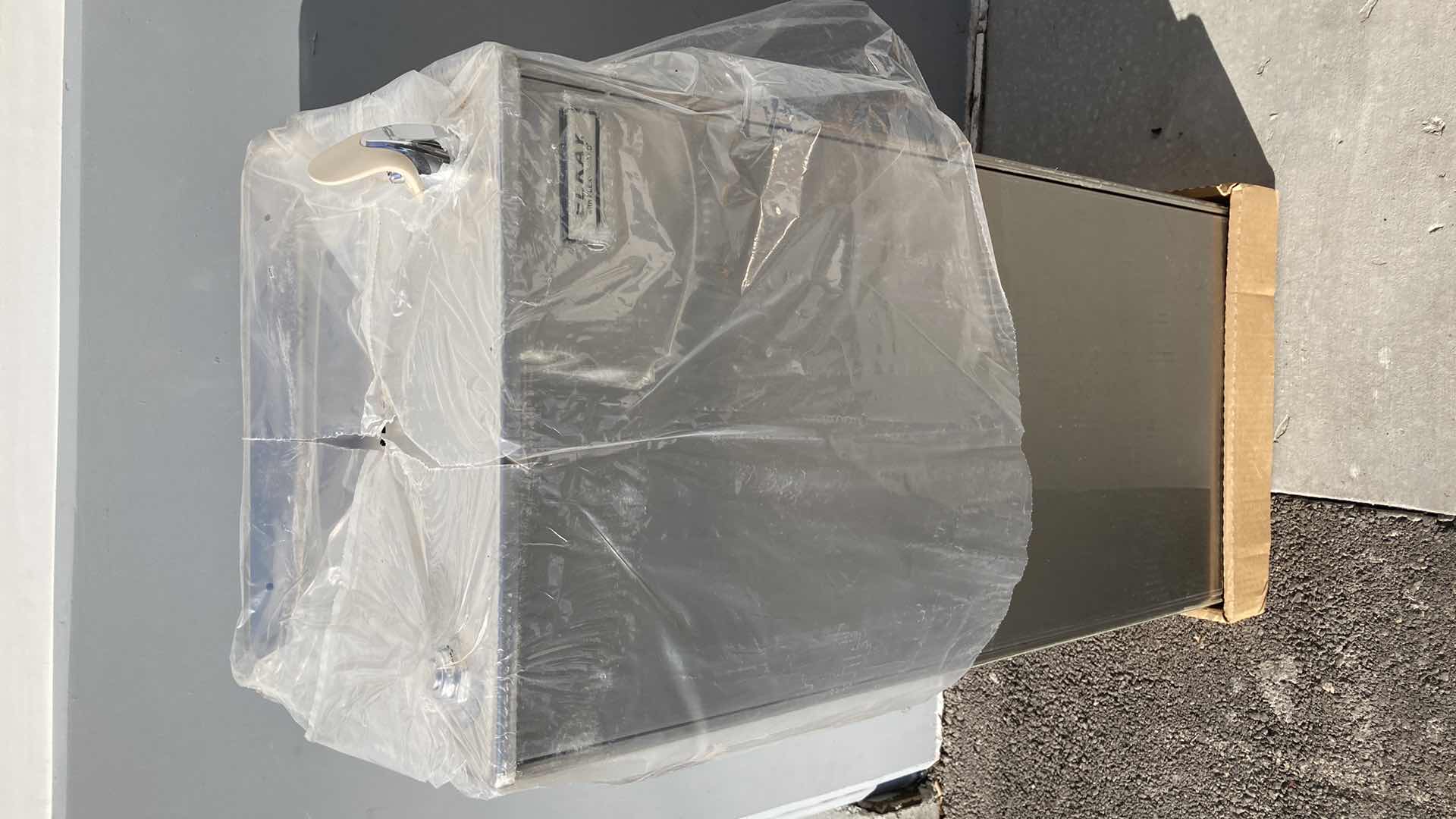 Photo 1 of NEW ELKAY STAINLESS STEEL DRINKING FOUNTAIN MODEL EFA8S1Z