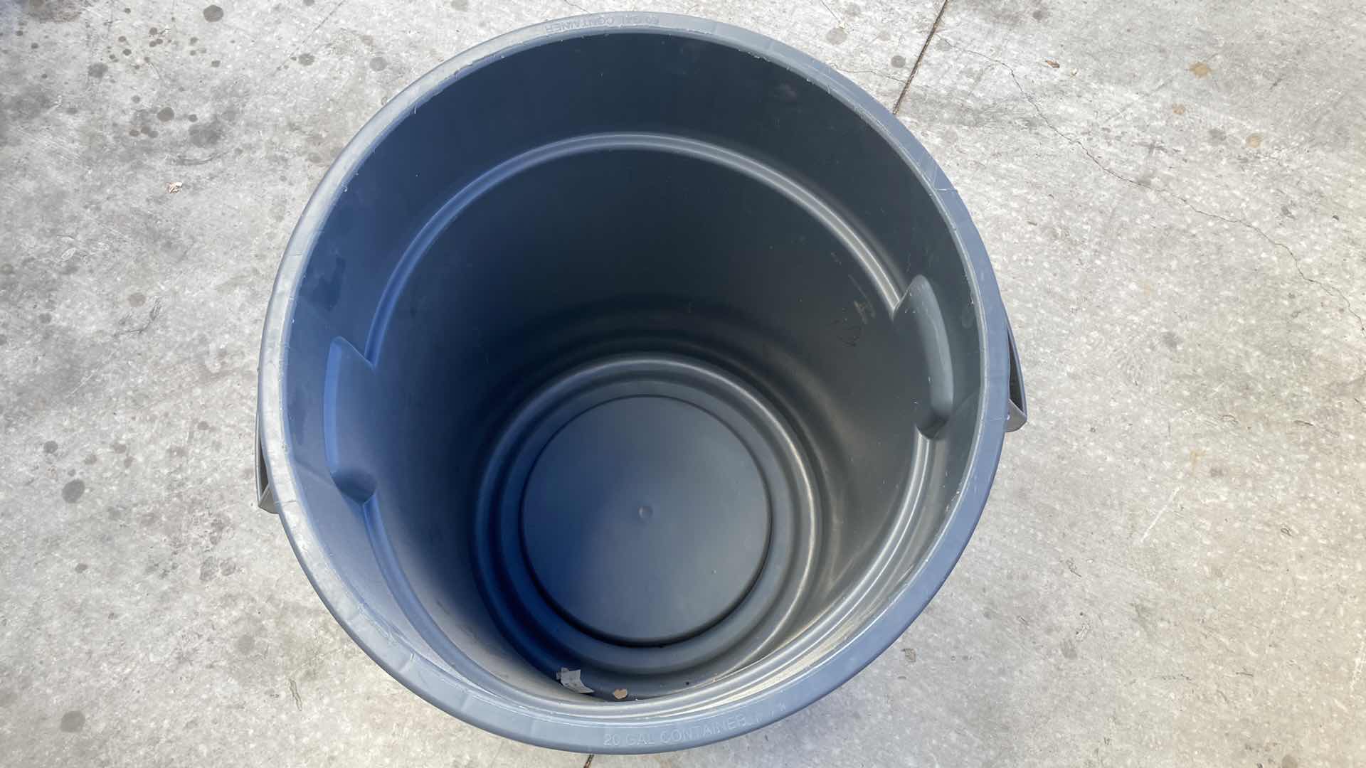 Photo 1 of CARLISLE GRAY TRASH CAN 20GAL ON CASTERS