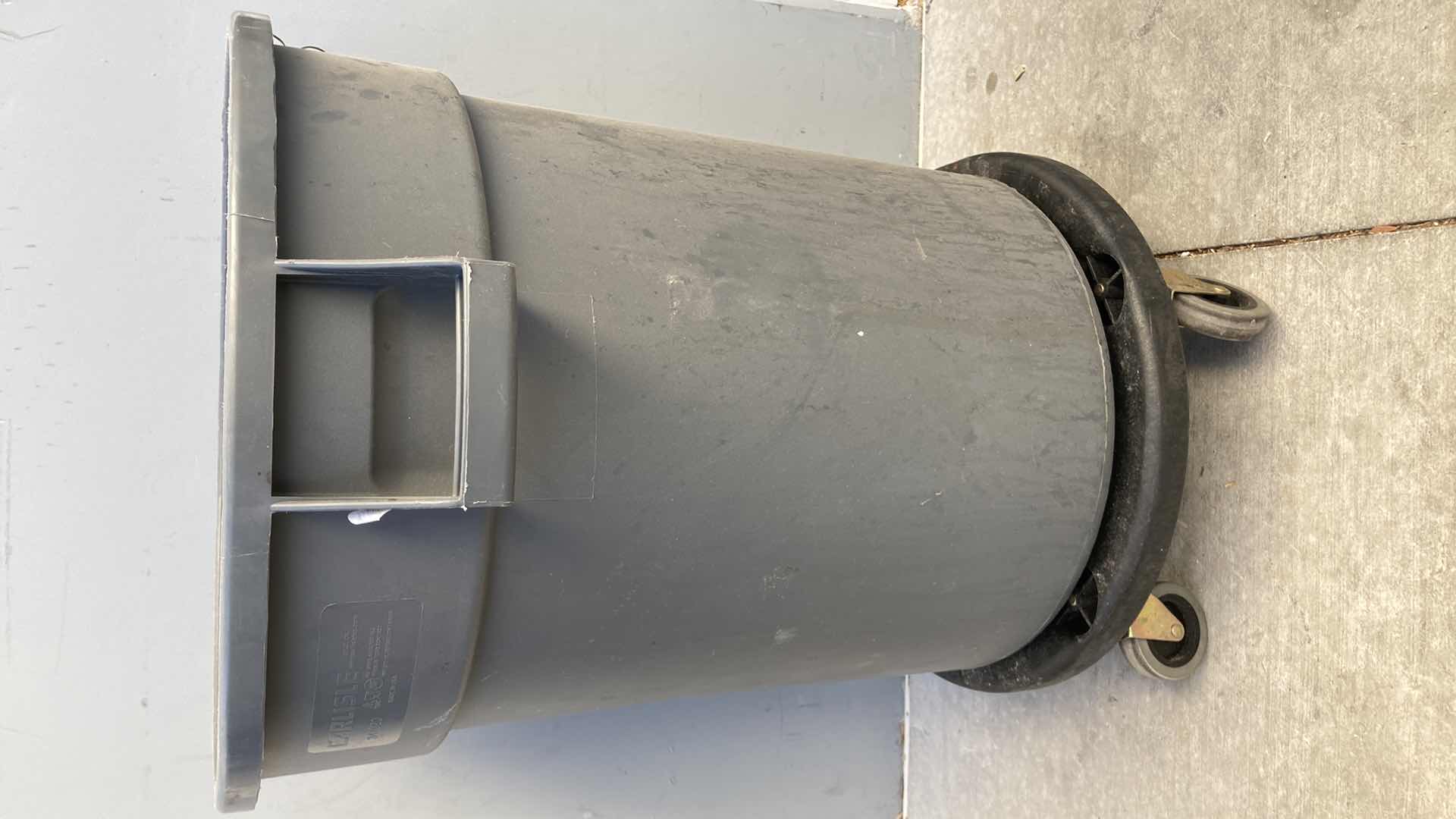 Photo 1 of CARLISLE GRAY TRASH CAN 20GAL ON CASTERS