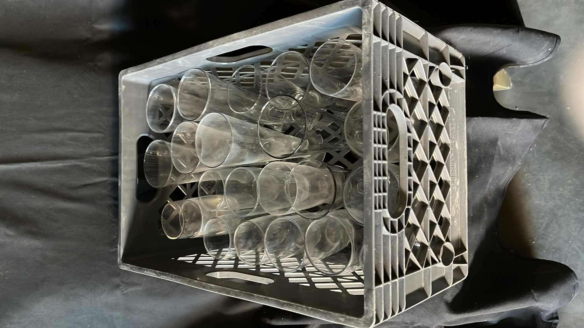 Photo 6 of BEER GLASSES VARIOUS STYLES W CRATE (22)