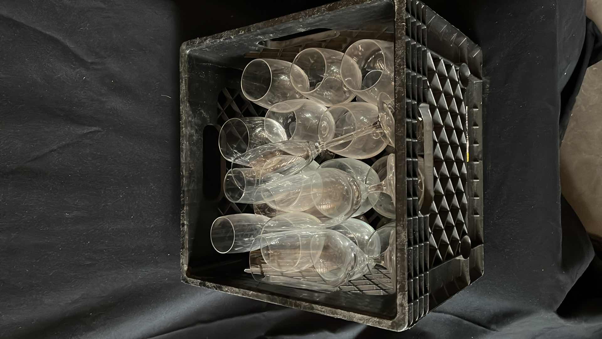 Photo 1 of WINE CHAMPAGNE GLASSES VARIOUS STYLES W CRATE (18)