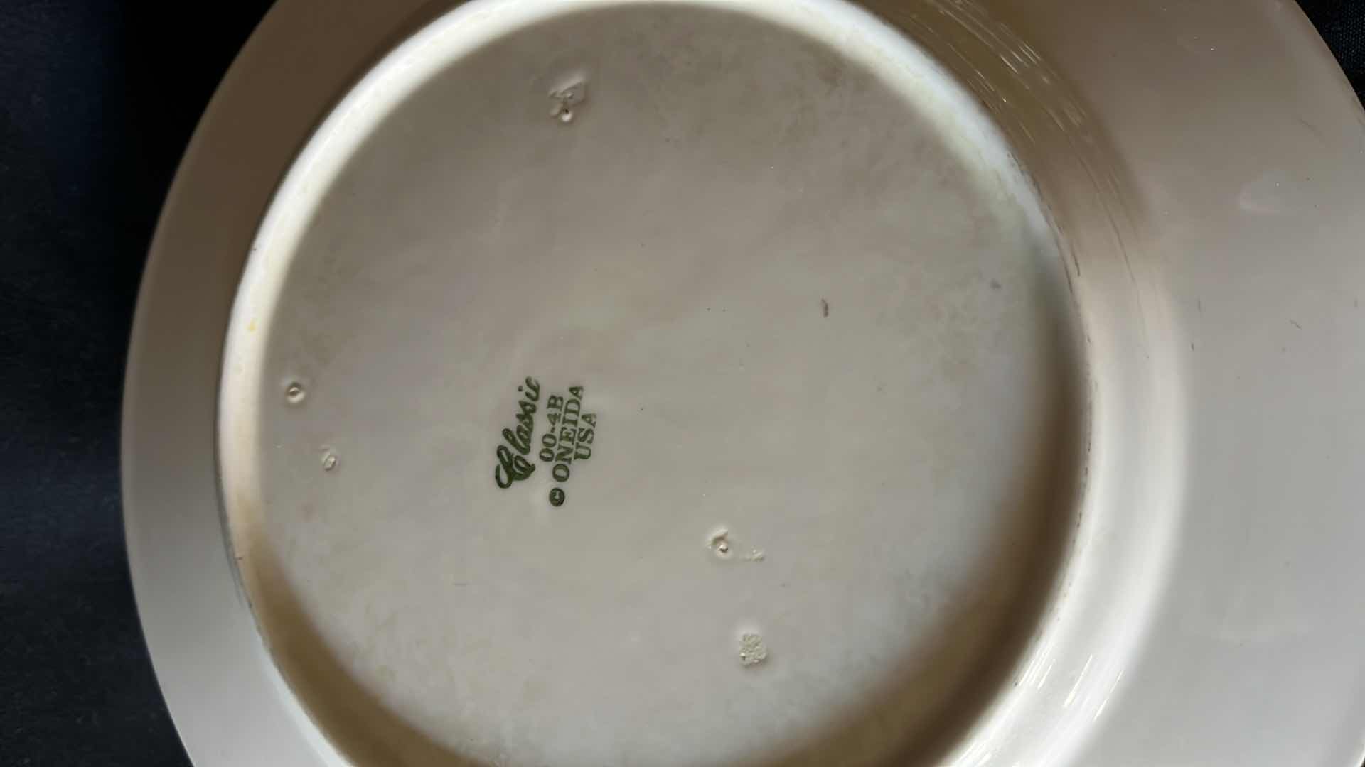 Photo 1 of ONEIDA CLASSIC CELESTIAL DINNER PLATES (8)