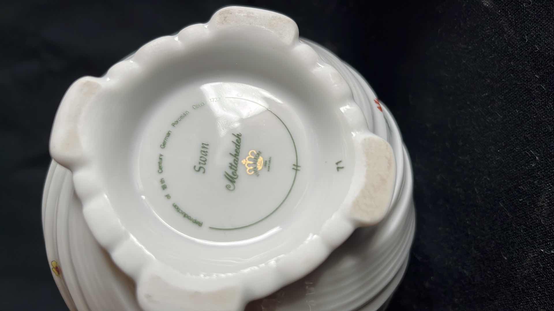 Photo 1 of MOTTAHEDEH SWAN SERVICE PORCELAIN COFFEE POT AND LID MADE IN PORTUGAL 4 CUP, 10”