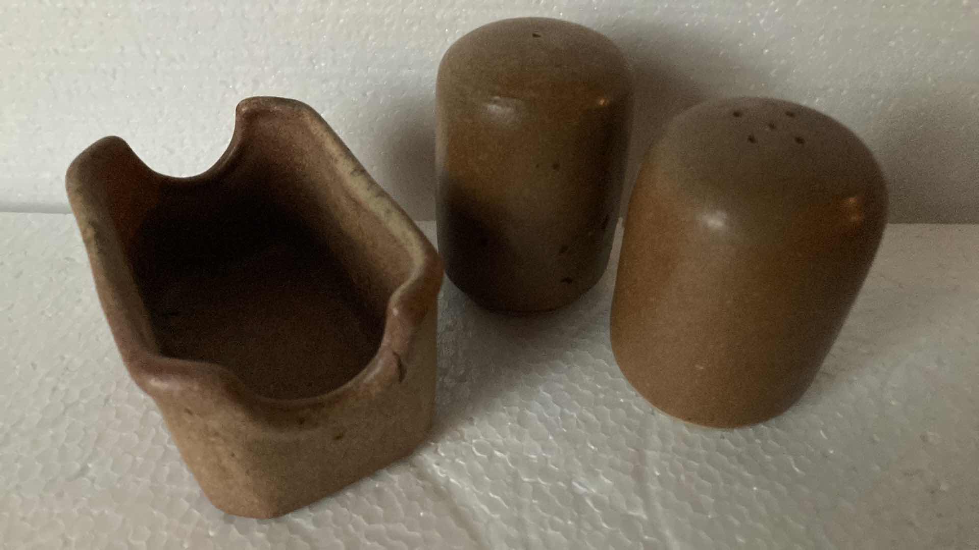 Photo 5 of MEXICAN CLAY PLATE AND DINING SET (24)