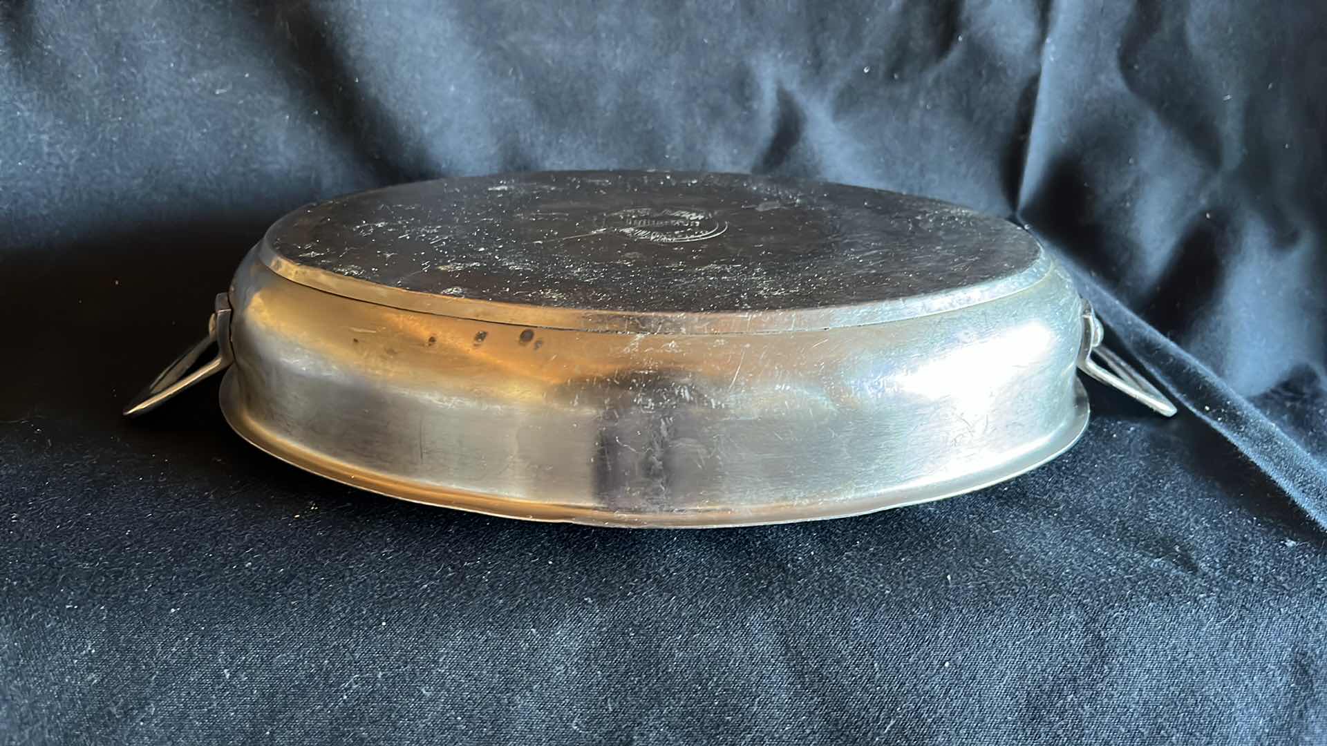 Photo 3 of BON CHEF CUCINA STAINLESS STEEL OVAL OVEN BAKING DISH WITH HANDLES 12” X 9” (2)