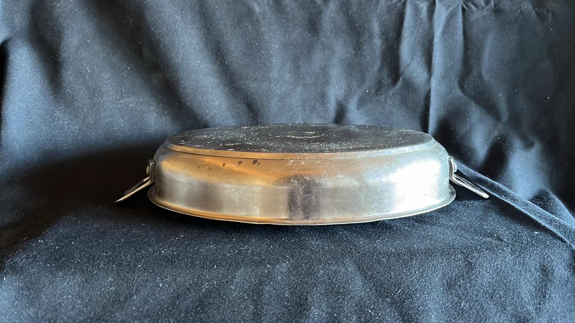 Photo 3 of BON CHEF CUCINA STAINLESS STEEL OVAL OVEN BAKING DISH WITH HANDLES 12” X 9” (2)