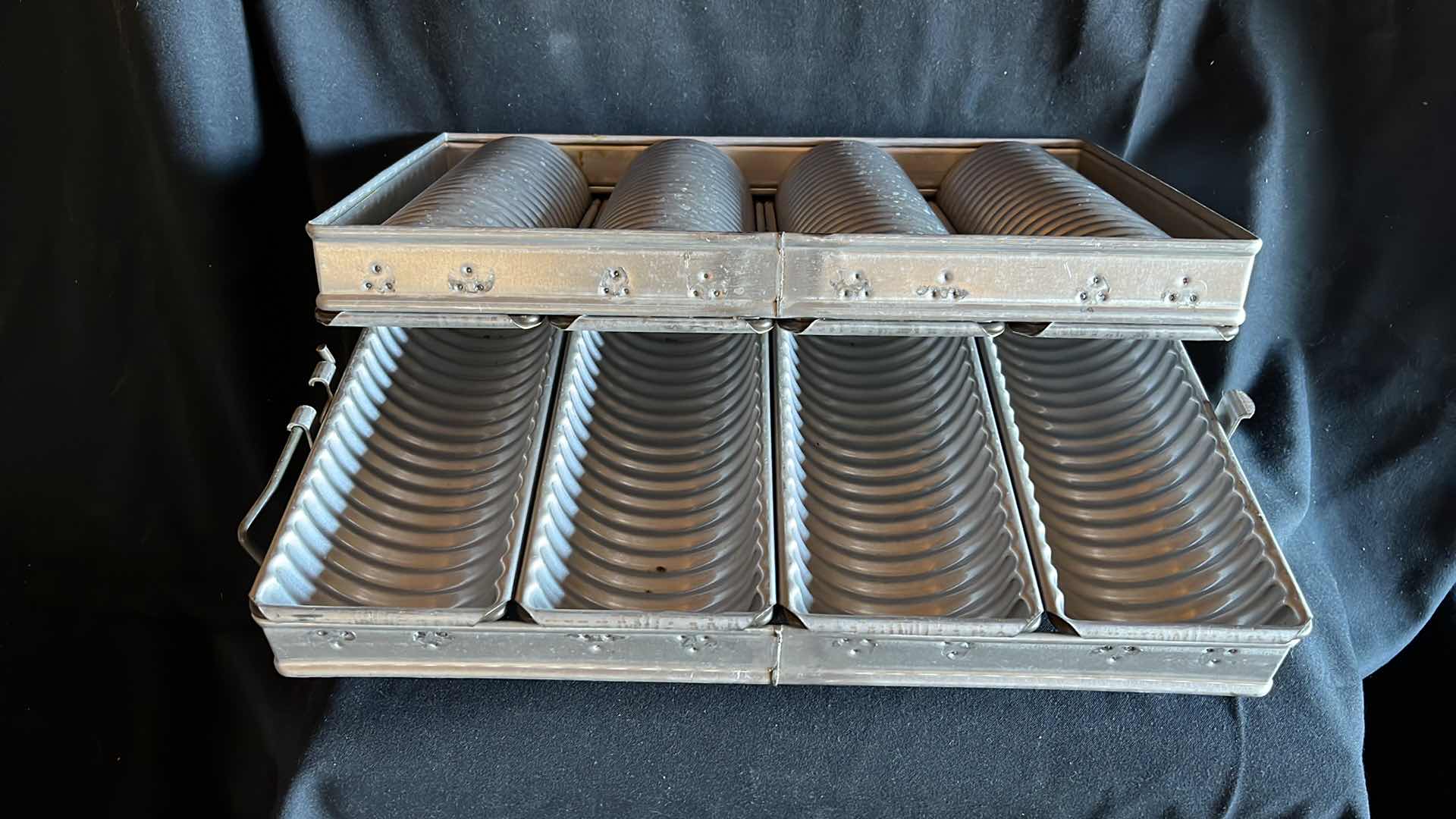 Photo 1 of CHICAGO METALLIC CRIMPED BREAD PAN SET, ROUND 10.25” X 17” (1)