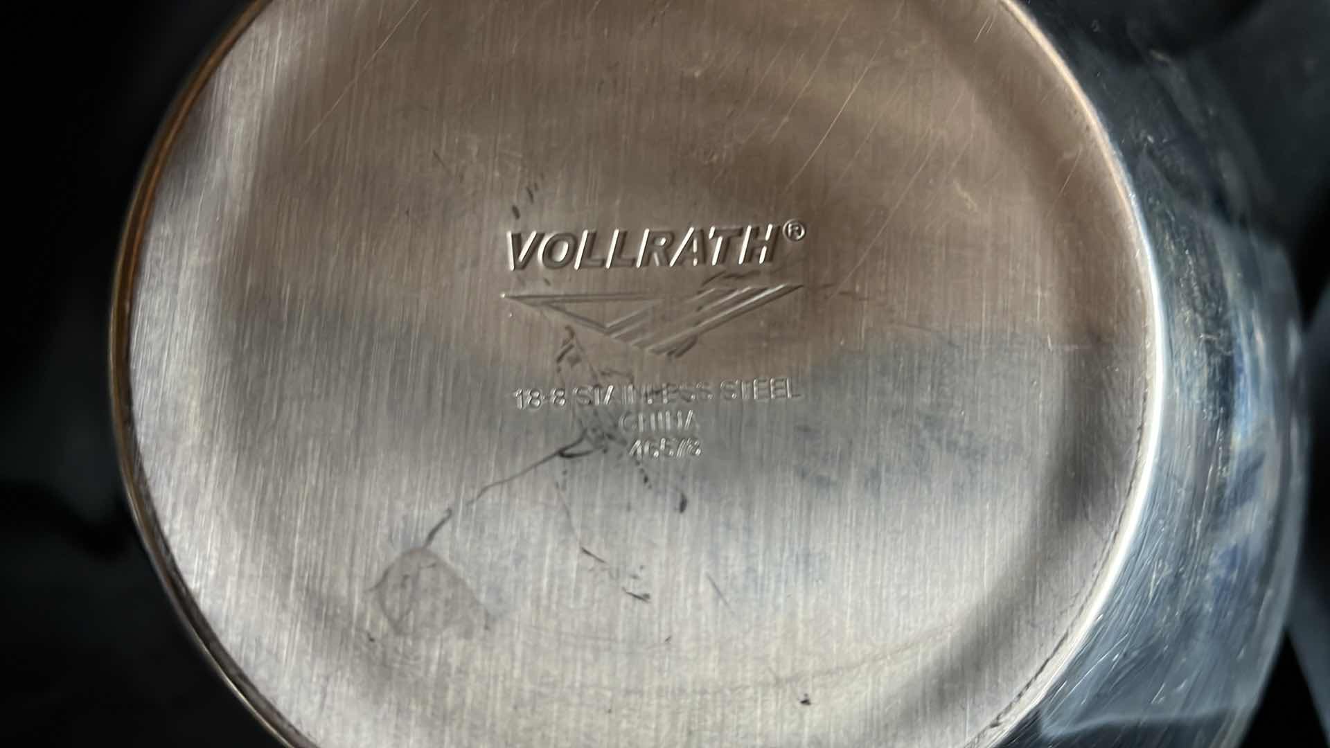 Photo 1 of VOLLRATH 46578 DOUBLE WALL CONICAL SERVING BOWL 2.8 QT (1)