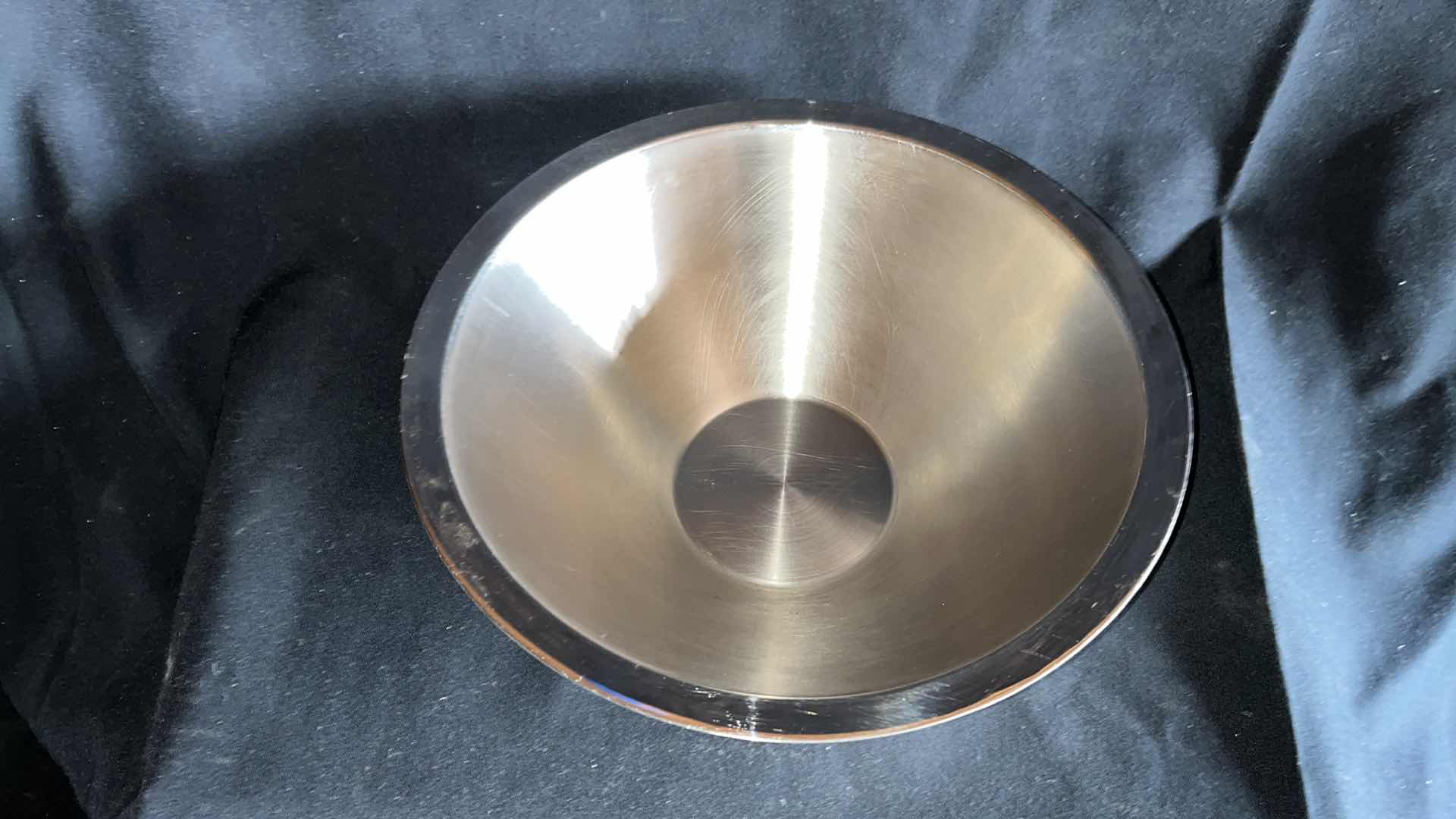 Photo 1 of VOLLRATH 46578 DOUBLE WALL CONICAL SERVING BOWL 2.8 QT (1)