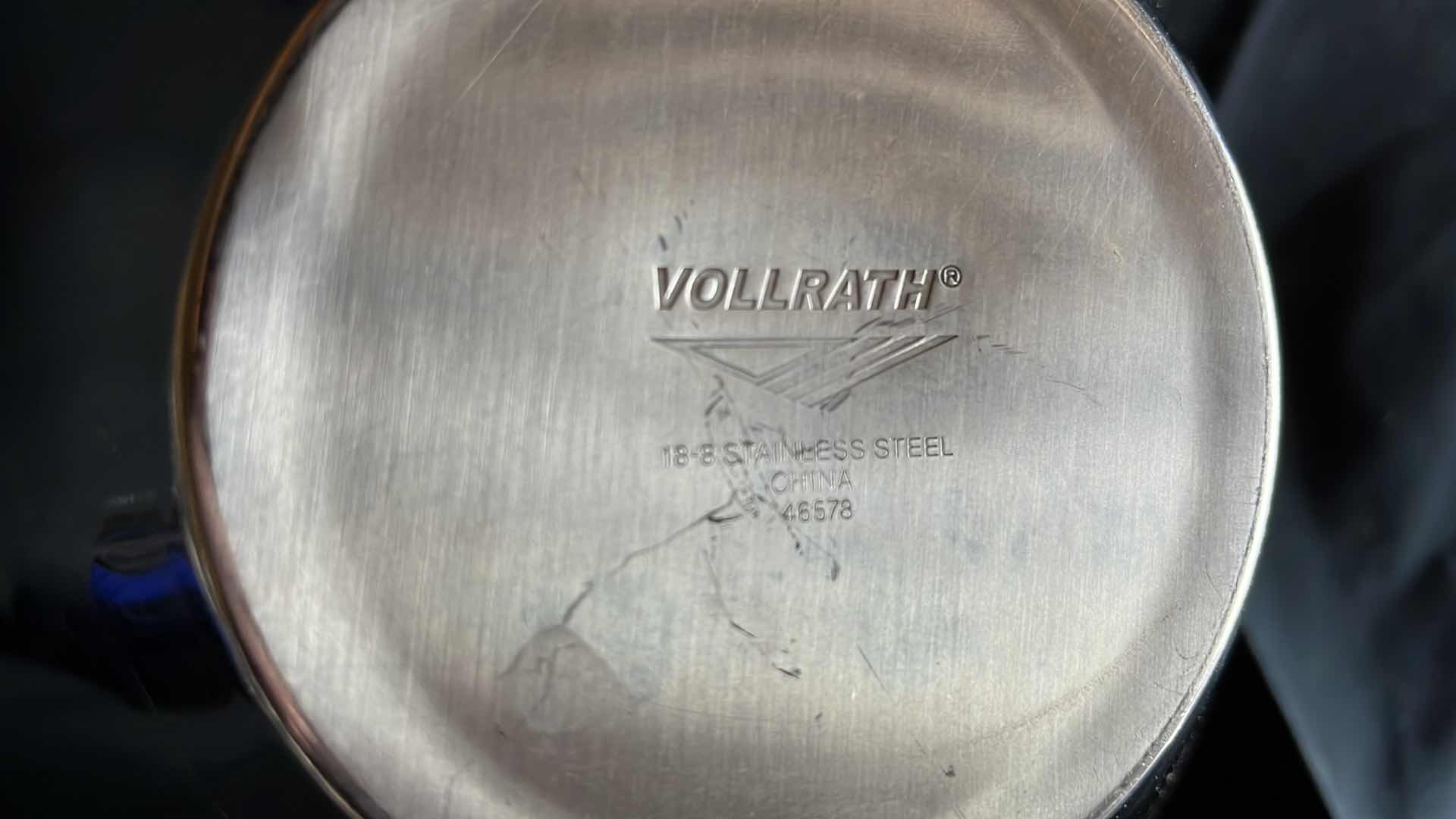 Photo 1 of VOLLRATH 46578 DOUBLE WALL CONICAL SERVING BOWL 2.8 QT (1)