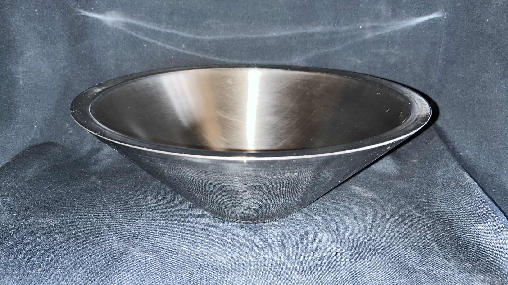 Photo 1 of VOLLRATH 46578 DOUBLE WALL CONICAL SERVING BOWL 2.8 QT (1)