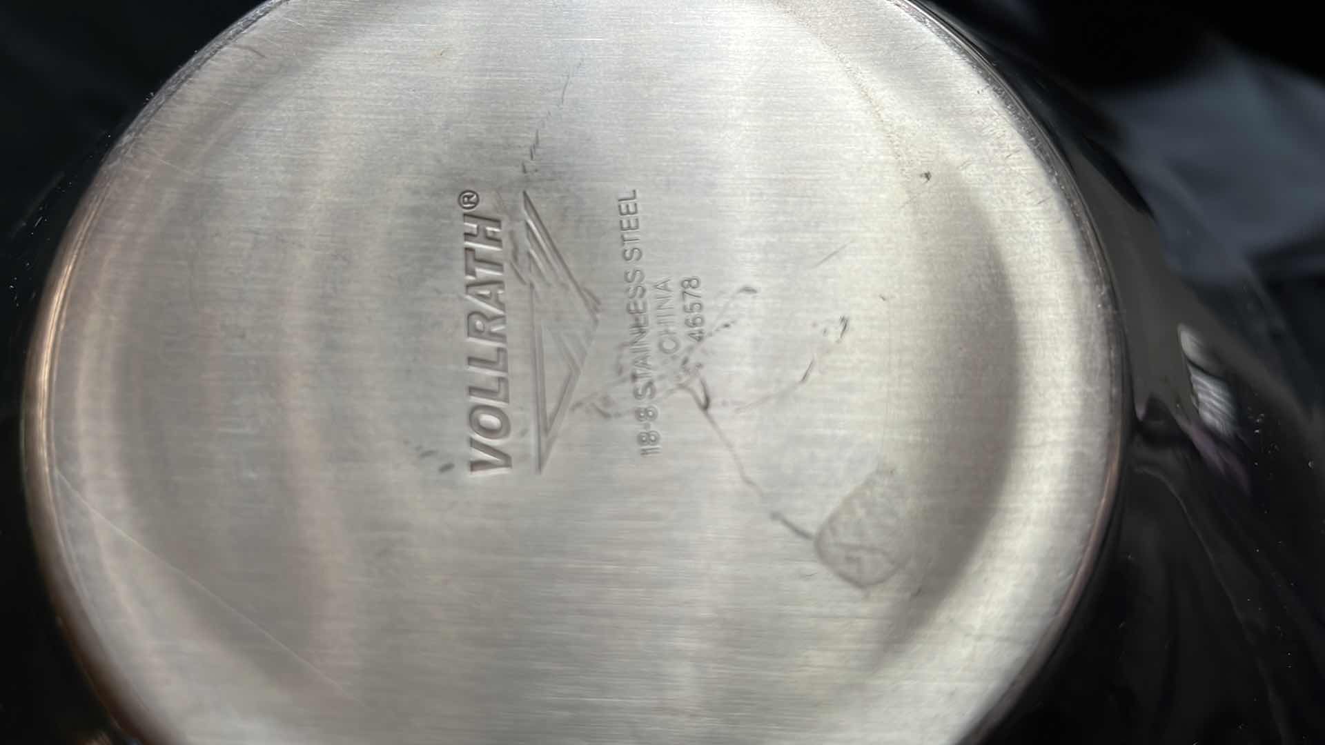 Photo 1 of VOLLRATH 46578 DOUBLE WALL CONICAL SERVING BOWL 2.8 QT (1)