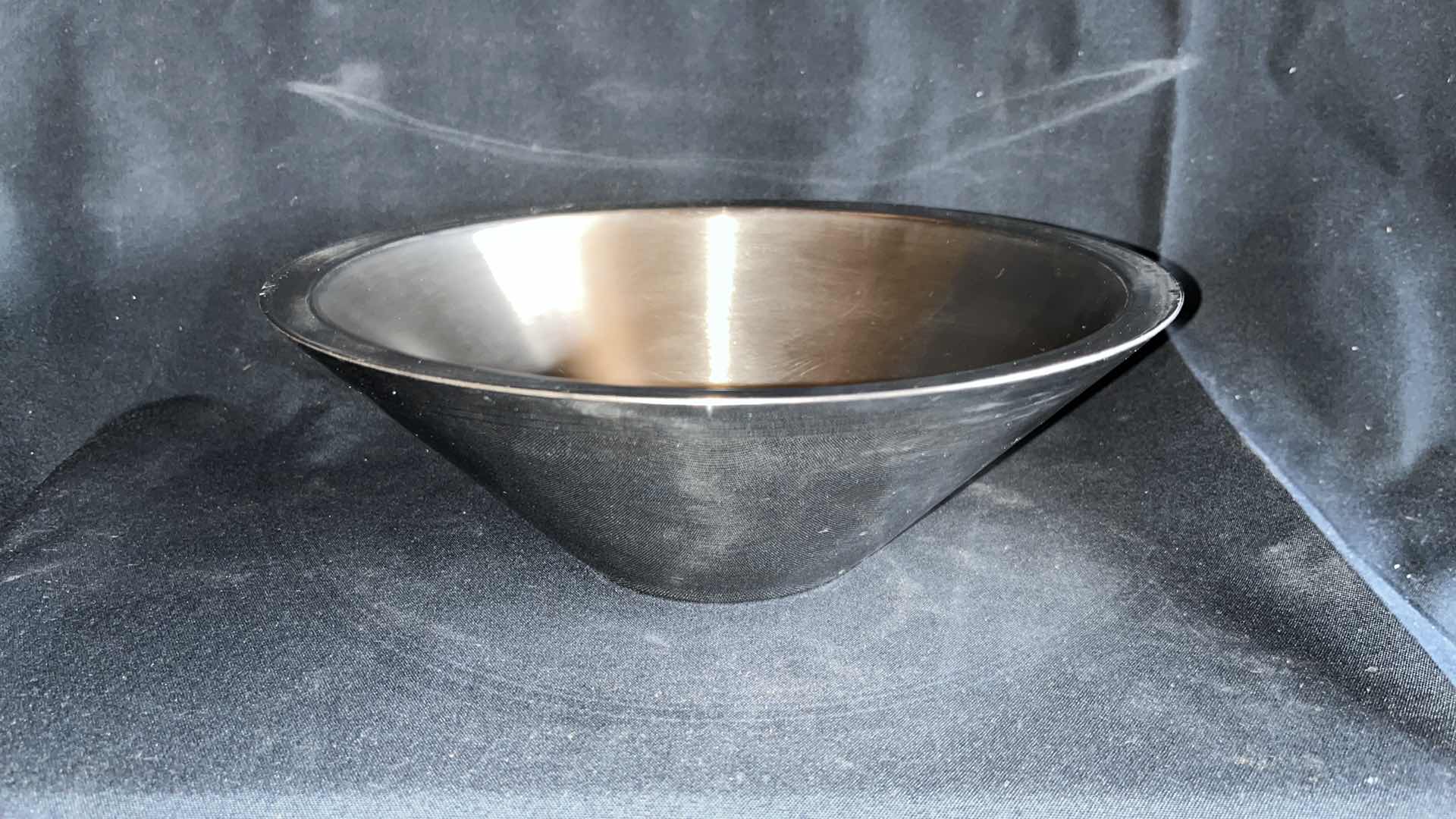 Photo 1 of VOLLRATH 46578 DOUBLE WALL CONICAL SERVING BOWL 2.8 QT (1)