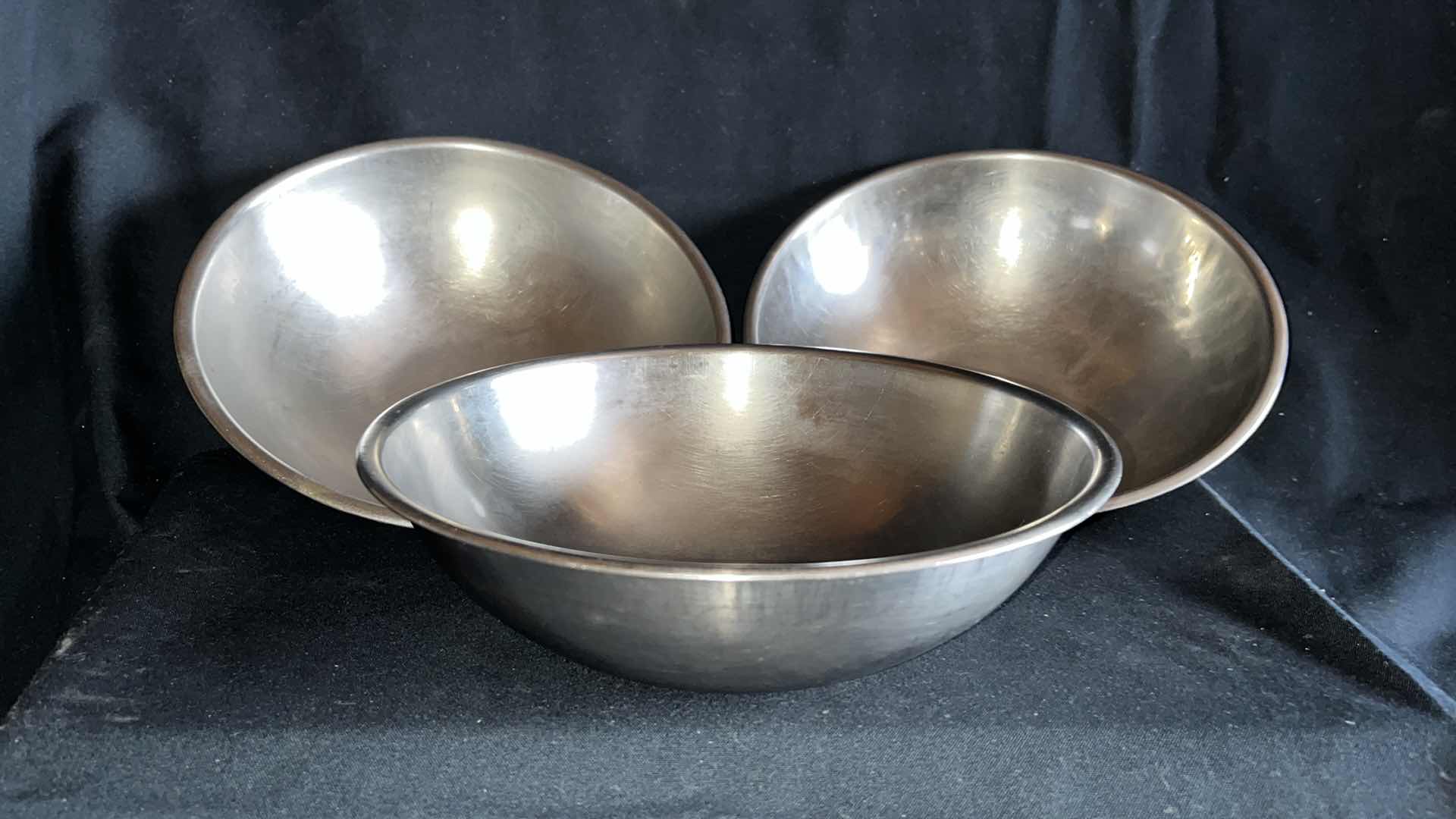Photo 1 of STAINLESS STEEL MIXING BOWL 9” X 3” (3)