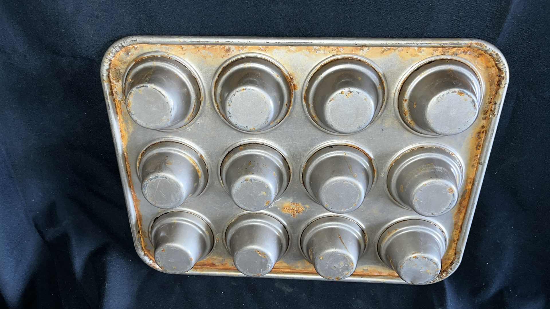 Photo 2 of CHICAGO METALLIC 44355 LARGE CROWN MUFFIN PAN 18” X 13.5” (1)