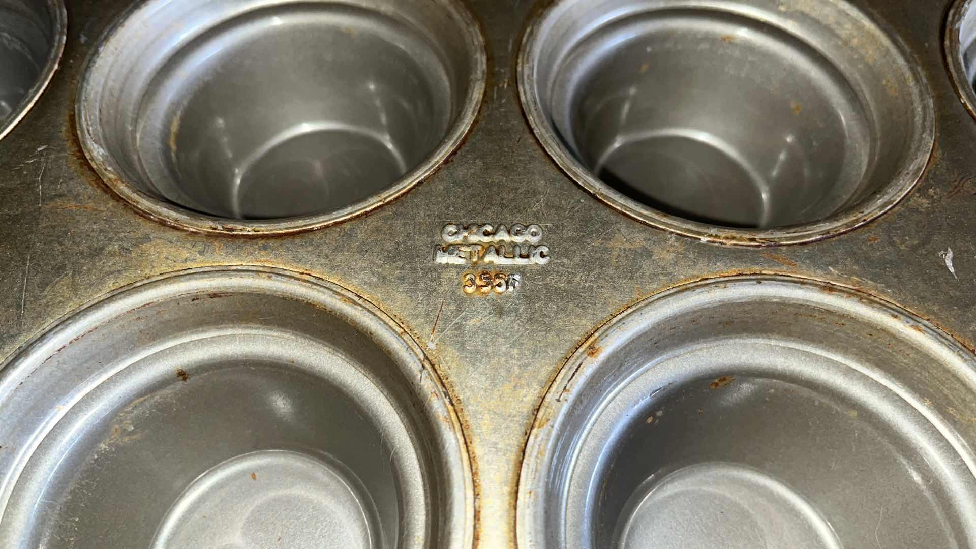 Photo 3 of CHICAGO METALLIC 44355 LARGE CROWN MUFFIN PAN 18” X 13.5” (1)