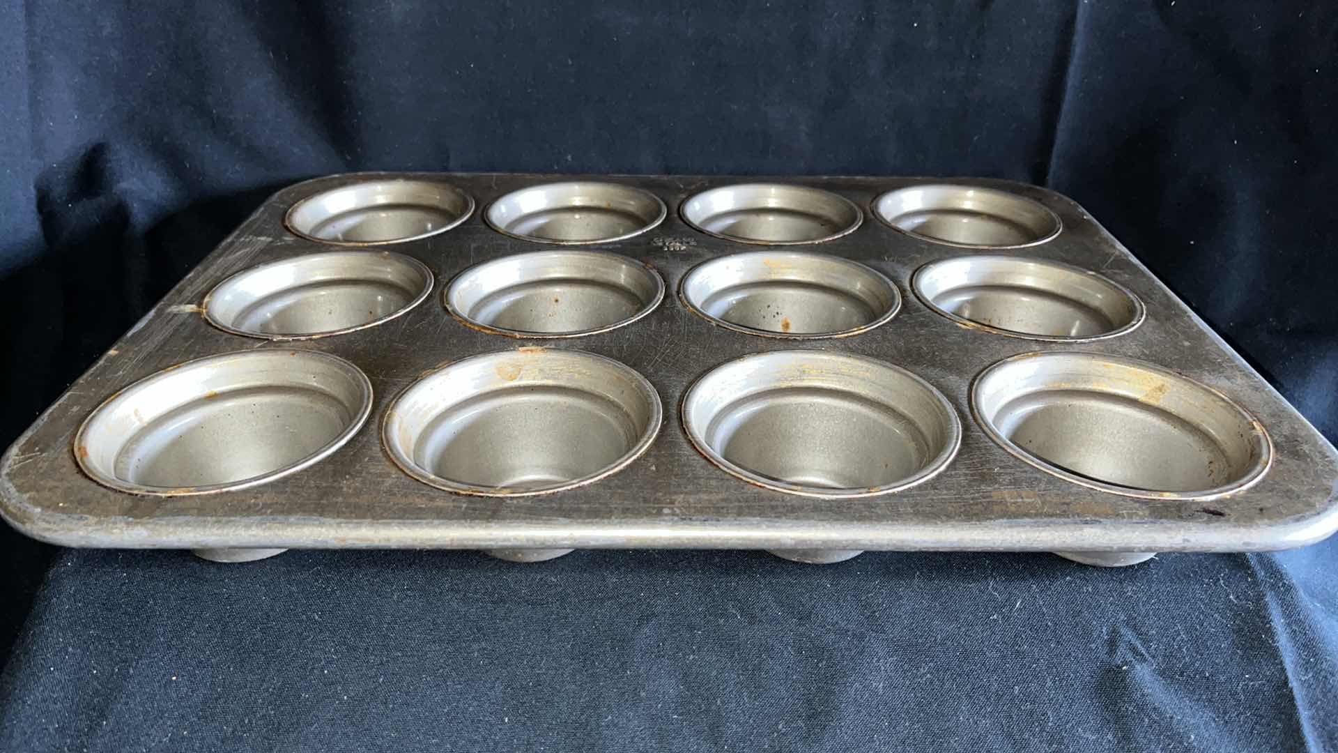 Photo 1 of CHICAGO METALLIC 44355 LARGE CROWN MUFFIN PAN 18” X 13.5” (1)