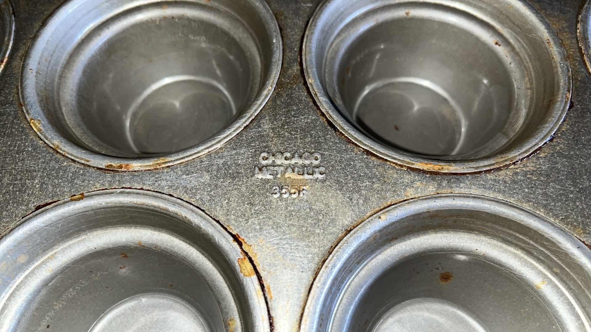 Photo 1 of CHICAGO METALLIC 44355 LARGE CROWN MUFFIN PAN 18” X 13.5” (1)
