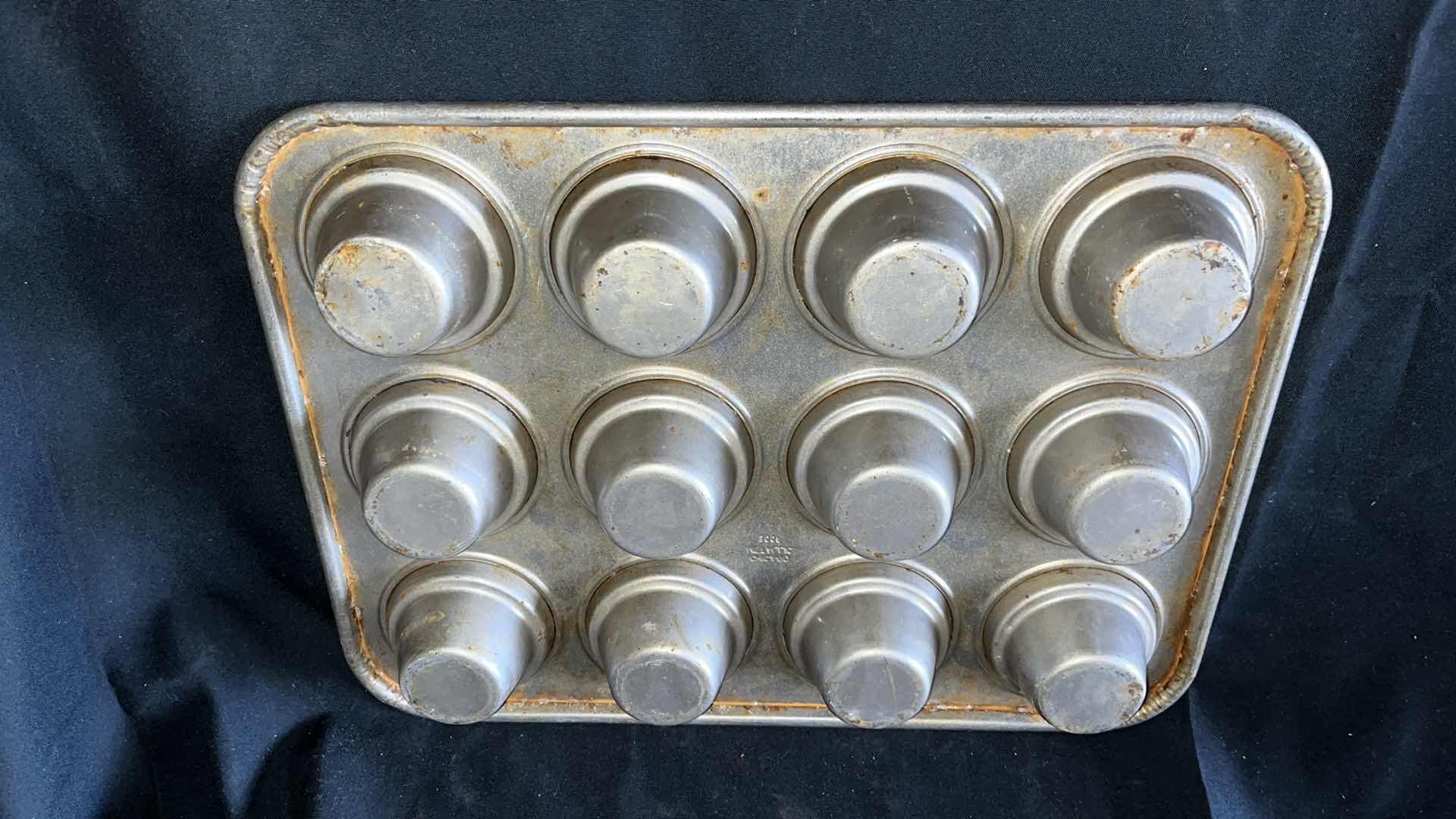 Photo 1 of CHICAGO METALLIC 44355 LARGE CROWN MUFFIN PAN 18” X 13.5” (1)