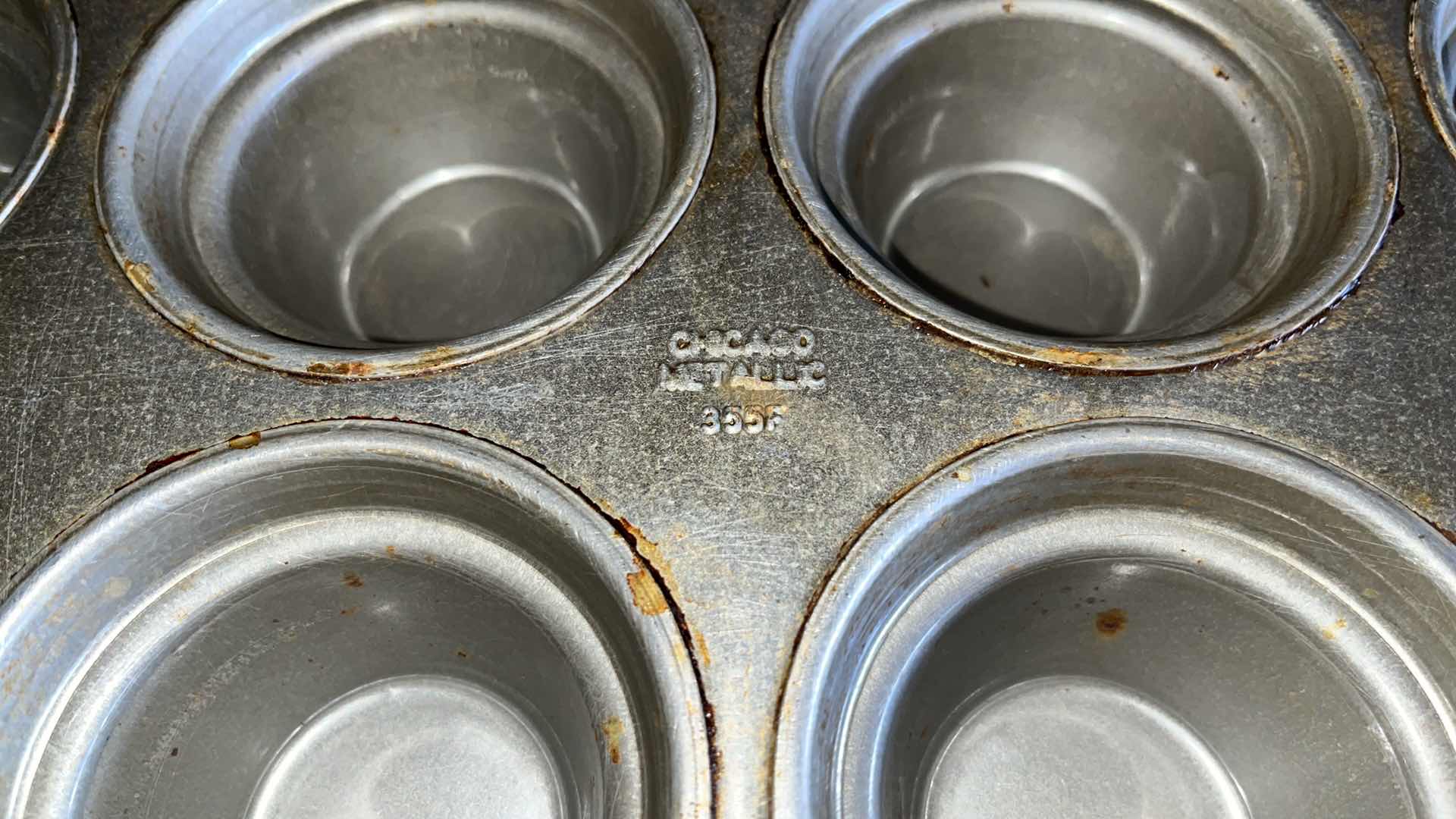 Photo 1 of CHICAGO METALLIC 44355 LARGE CROWN MUFFIN PAN 18” X 13.5” (1)