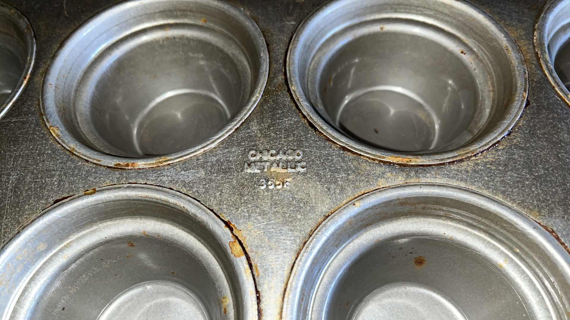 Photo 1 of CHICAGO METALLIC 44355 LARGE CROWN MUFFIN PAN 18” X 13.5” (1)