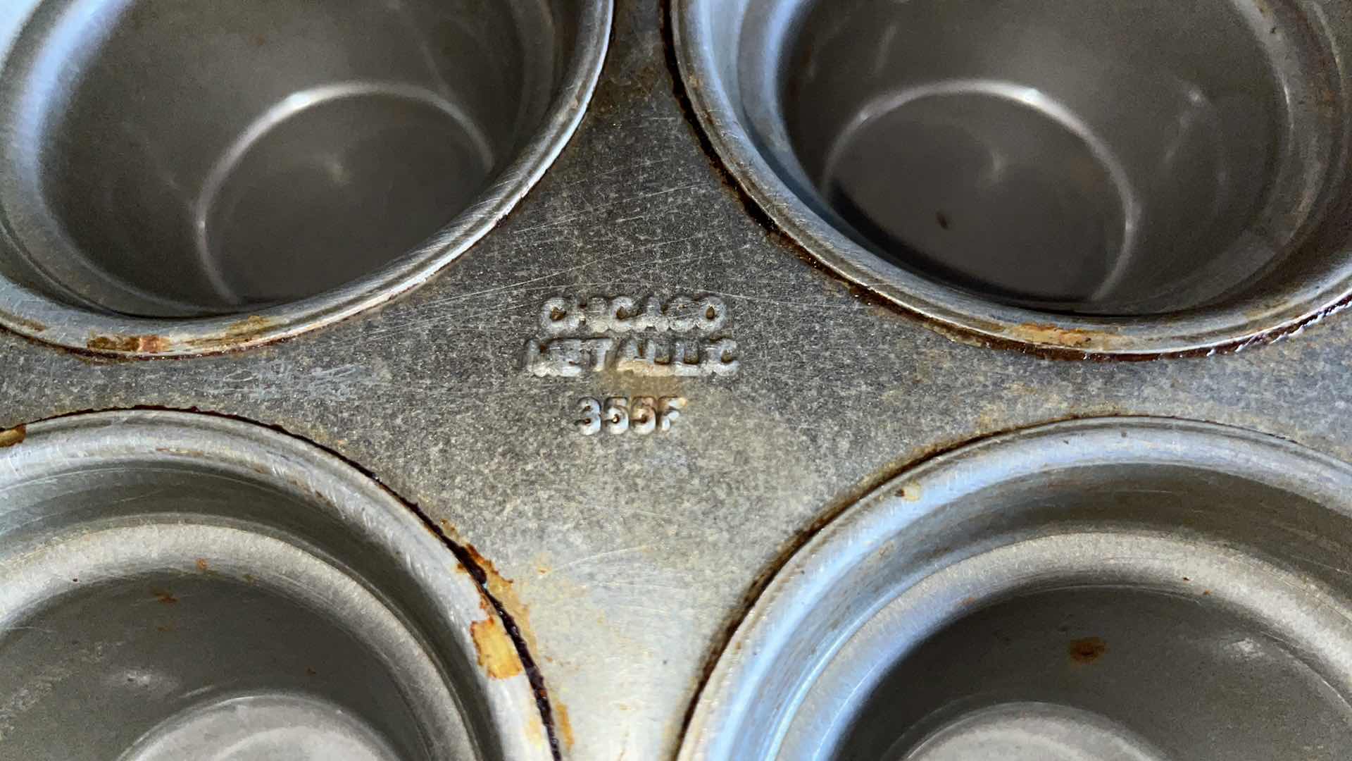 Photo 1 of CHICAGO METALLIC 44355 LARGE CROWN MUFFIN PAN 18” X 13.5” (1)