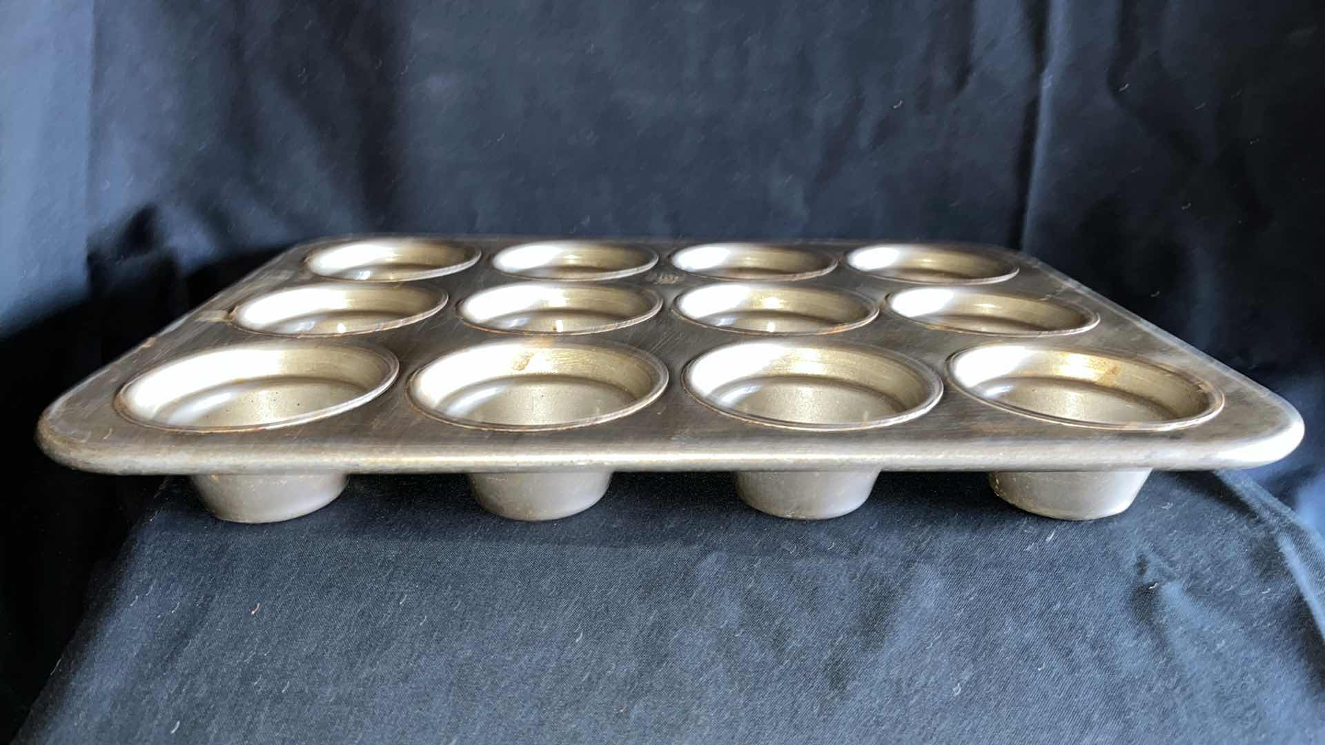 Photo 1 of CHICAGO METALLIC 44355 LARGE CROWN MUFFIN PAN 18” X 13.5” (1)