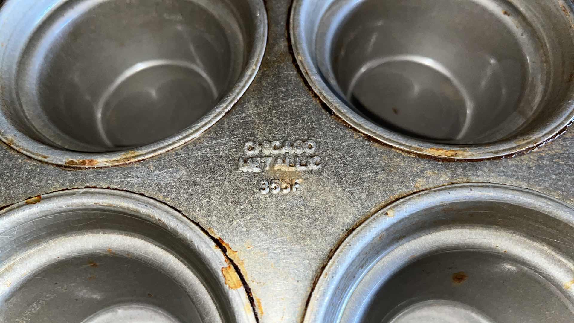 Photo 1 of CHICAGO METALLIC 44355 LARGE CROWN MUFFIN PAN 18” X 13.5” (1)