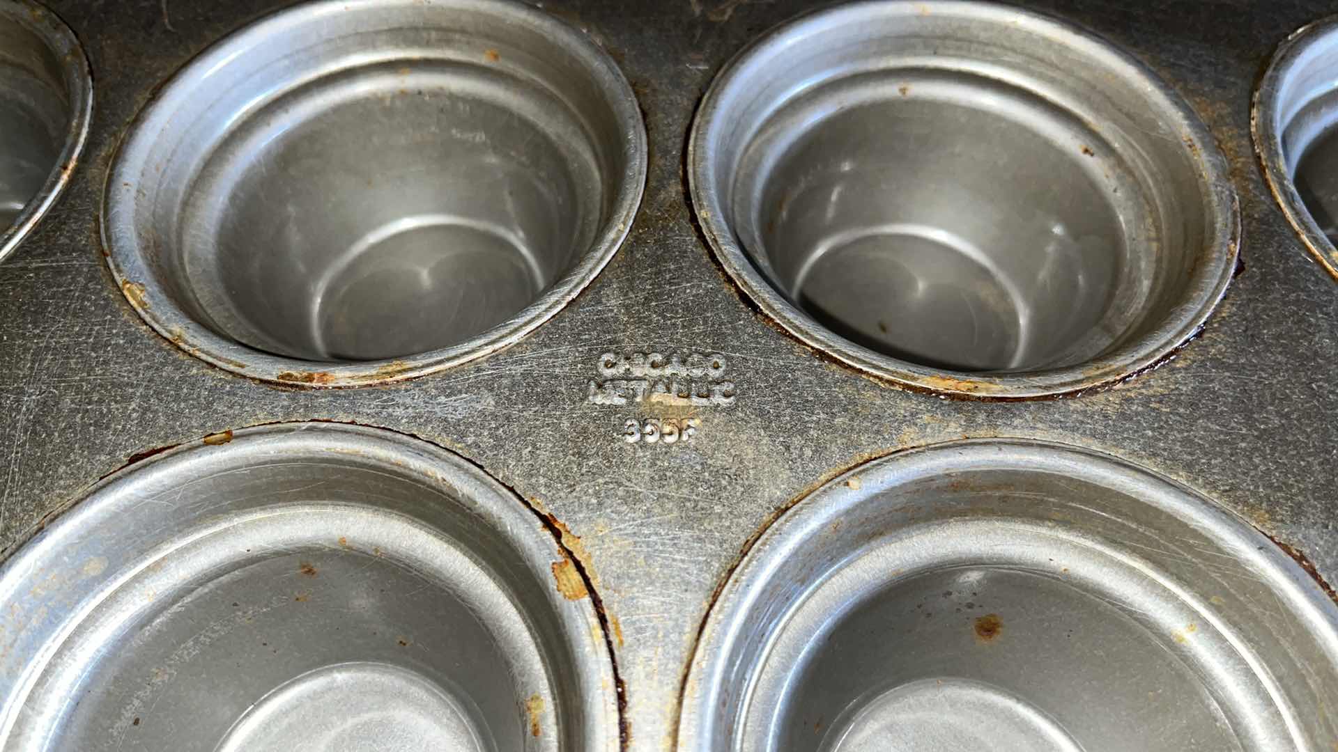 Photo 1 of CHICAGO METALLIC 44355 LARGE CROWN MUFFIN PAN 18” X 13.5” (1)