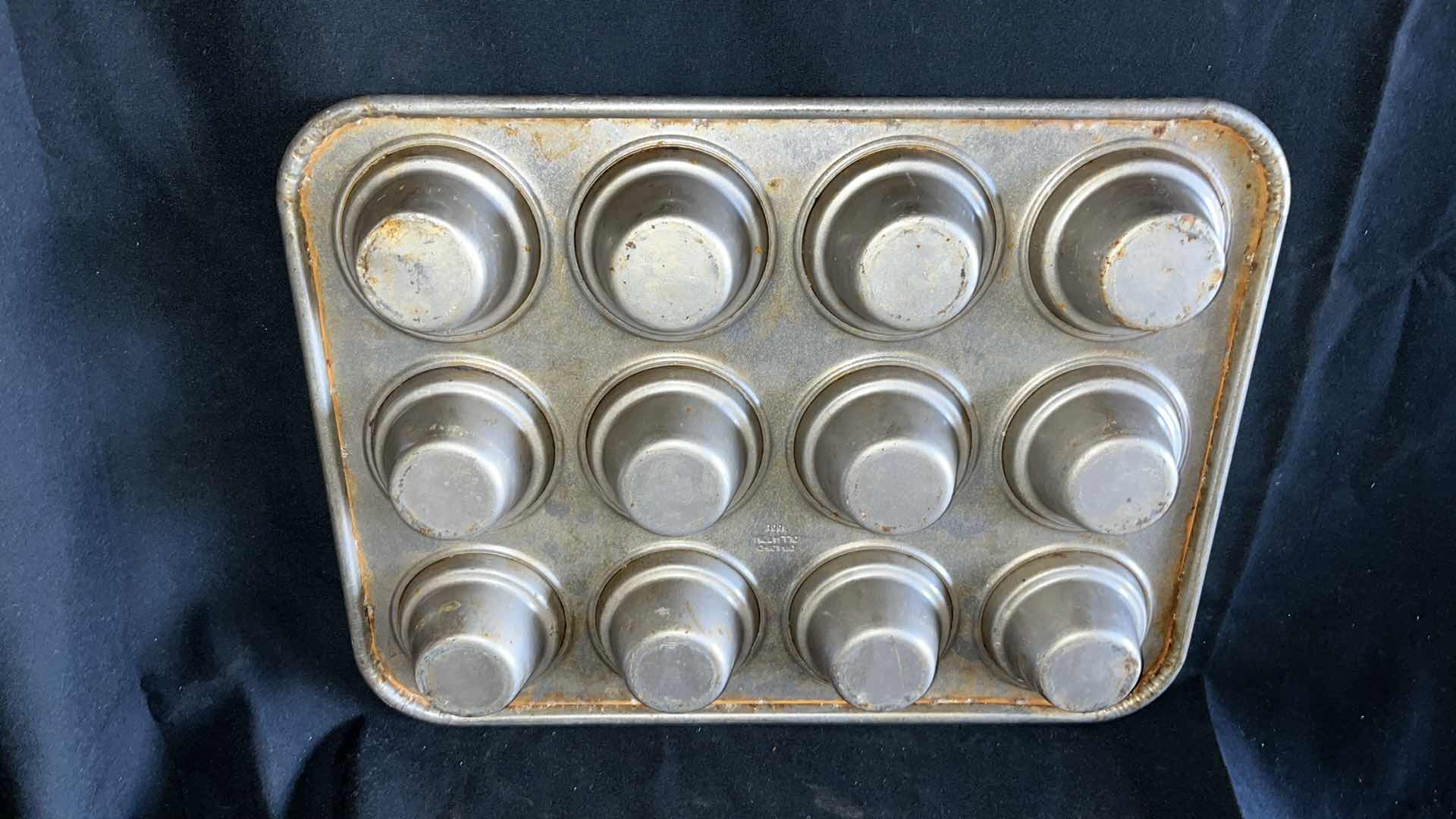 Photo 2 of CHICAGO METALLIC 44355 LARGE CROWN MUFFIN PAN 18” X 13.5” (1)