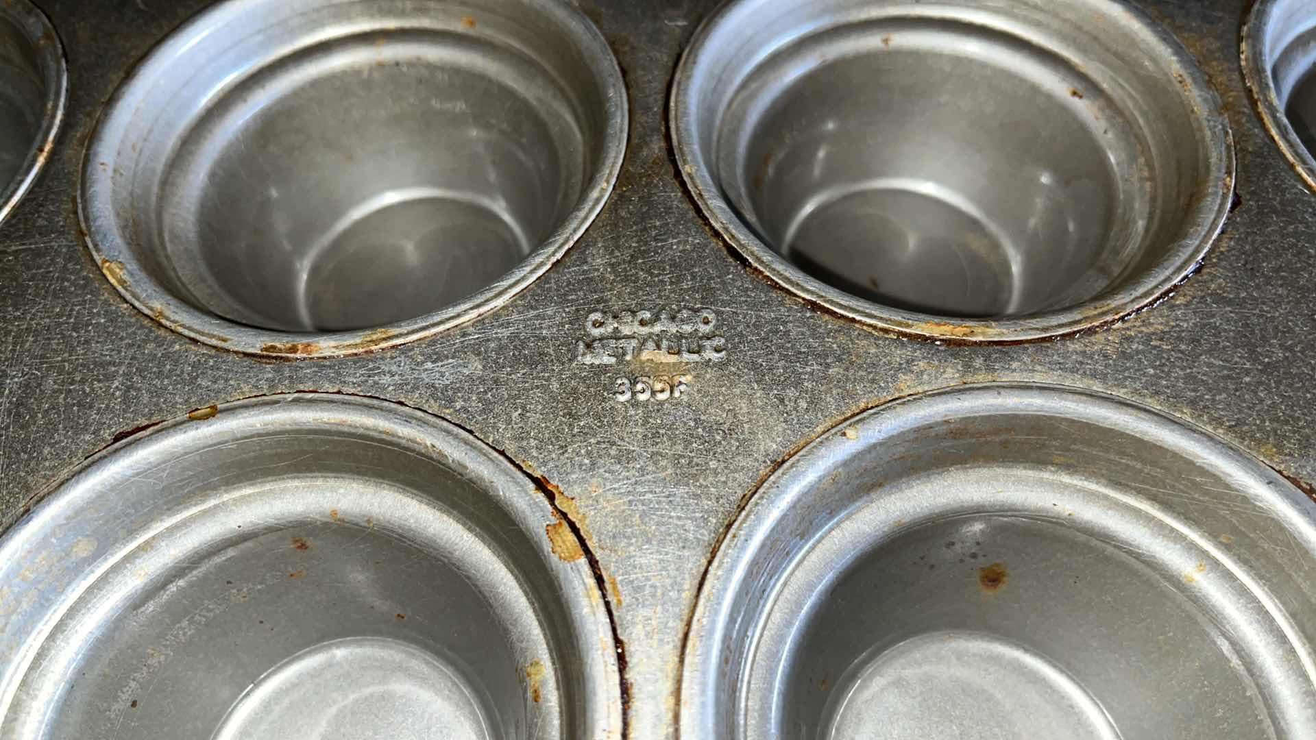 Photo 1 of CHICAGO METALLIC 44355 LARGE CROWN MUFFIN PAN 18” X 13.5” (1)